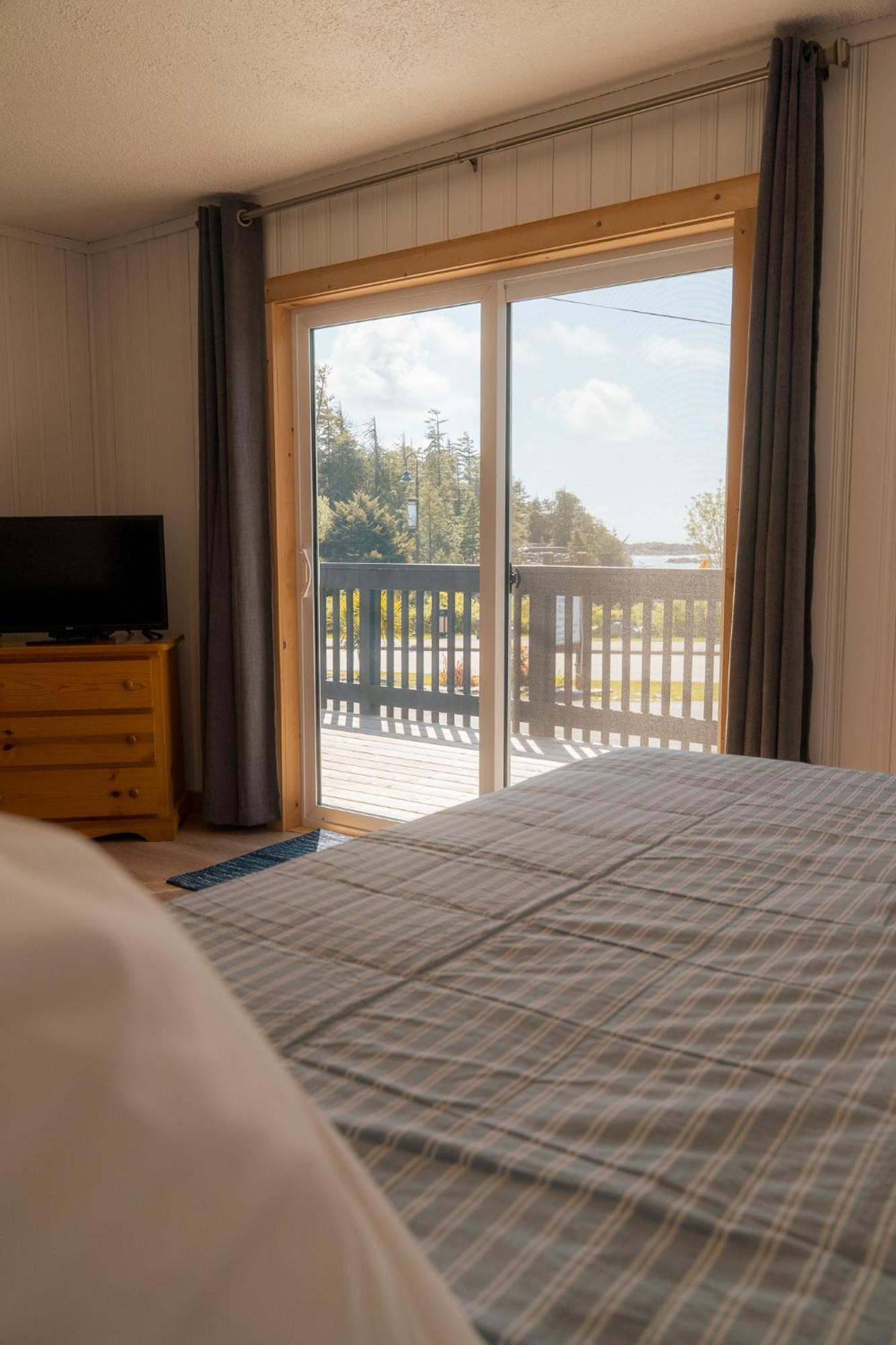 Oceanview One Bedroom Suite Kitchenette