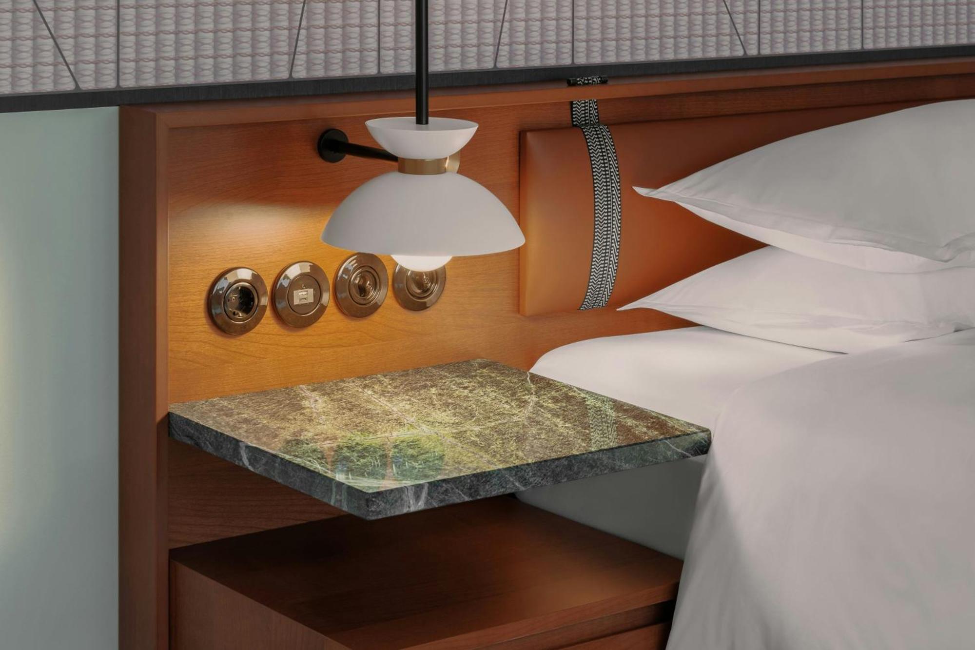 Classic Room 1 King Bed