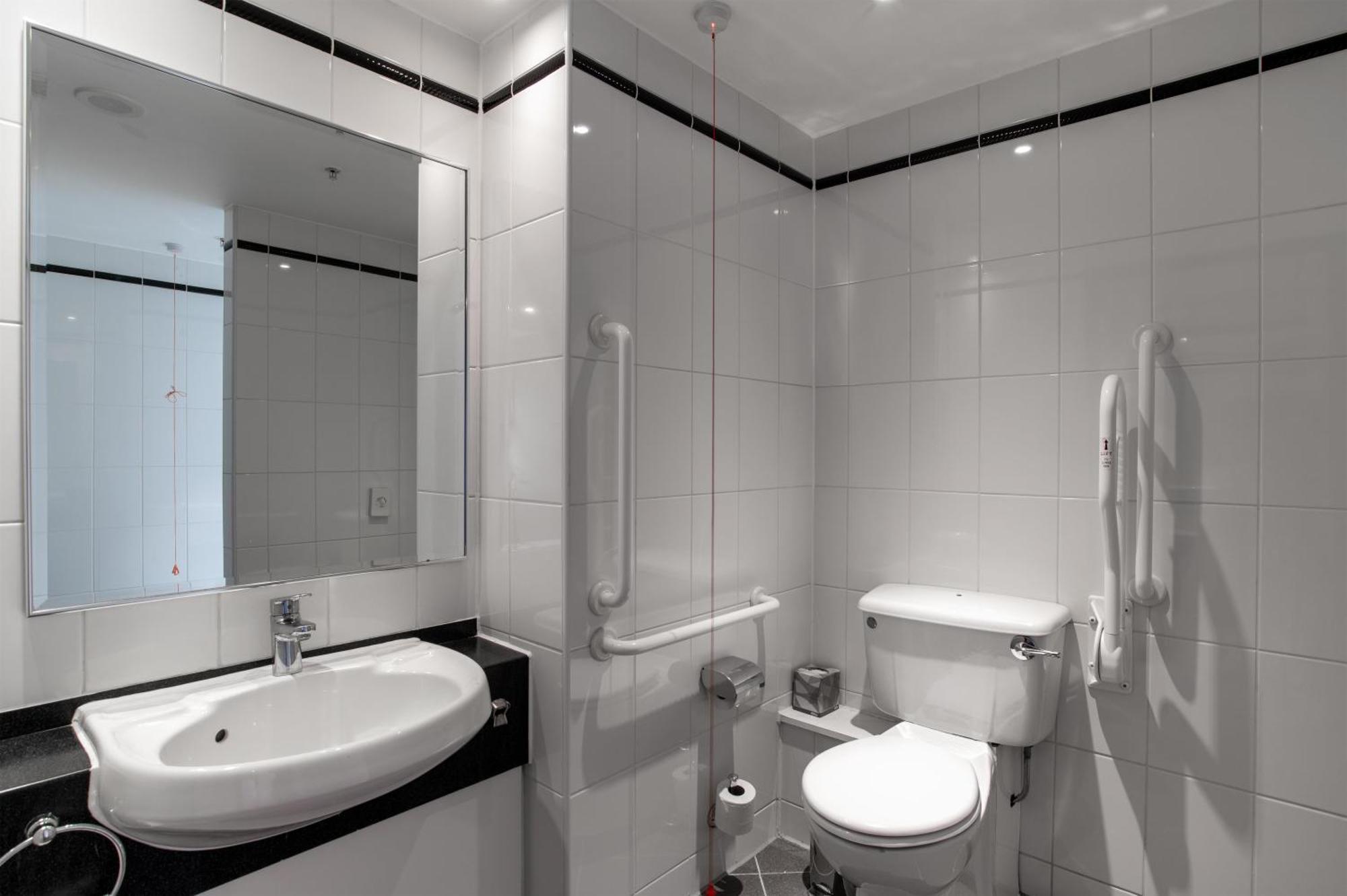 Queen Room Accessible