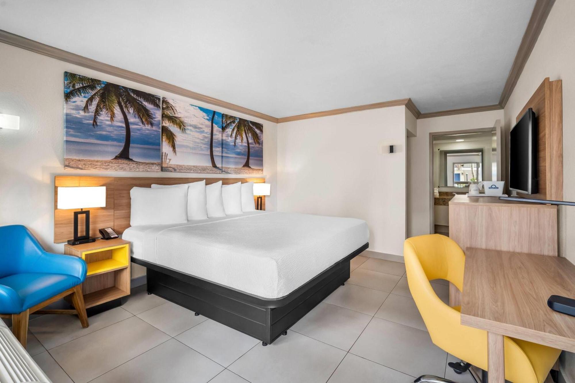 King Room Bath Tub Mobility Accessible or Non-Smoking