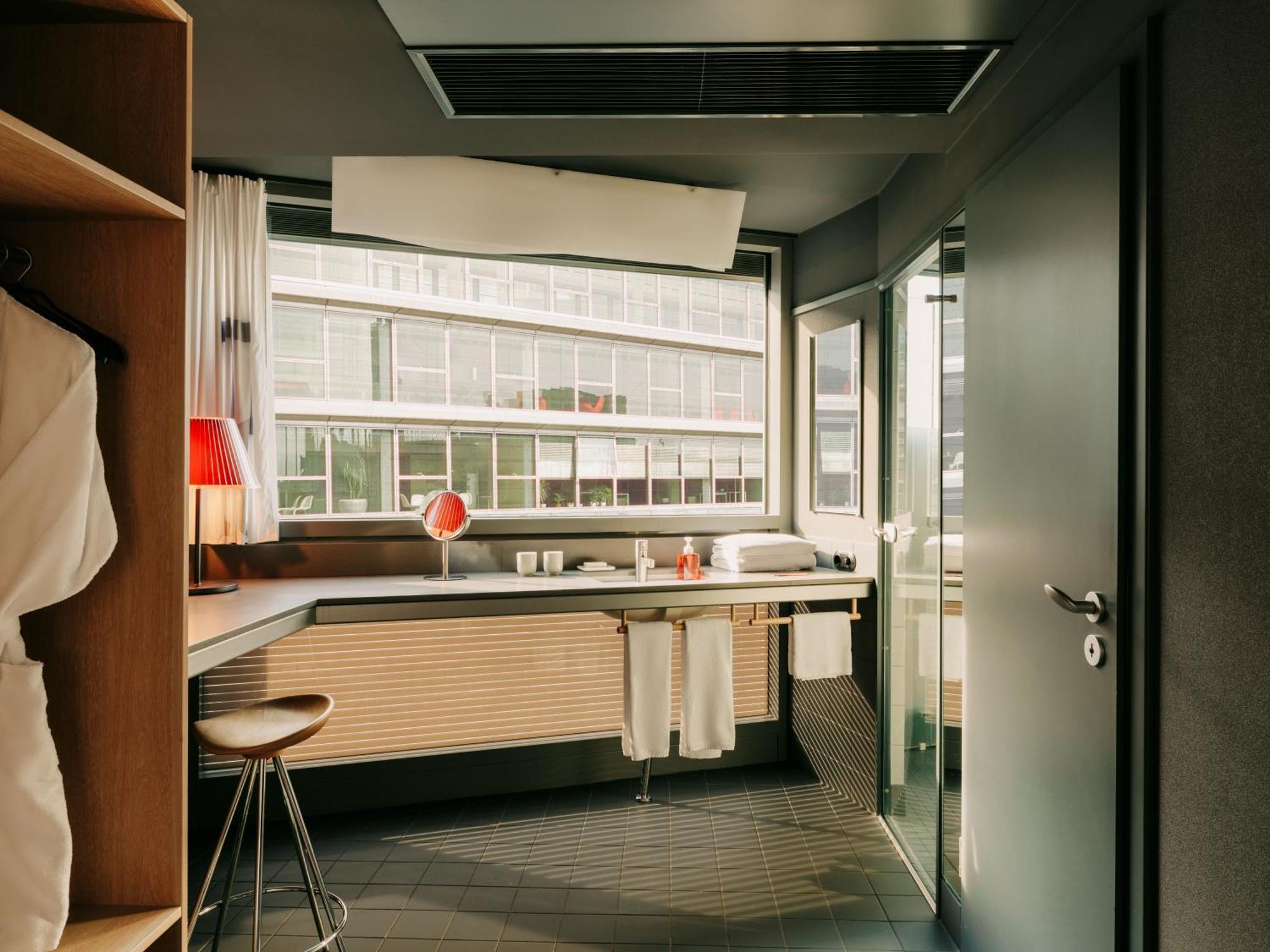 Corner Twin Room