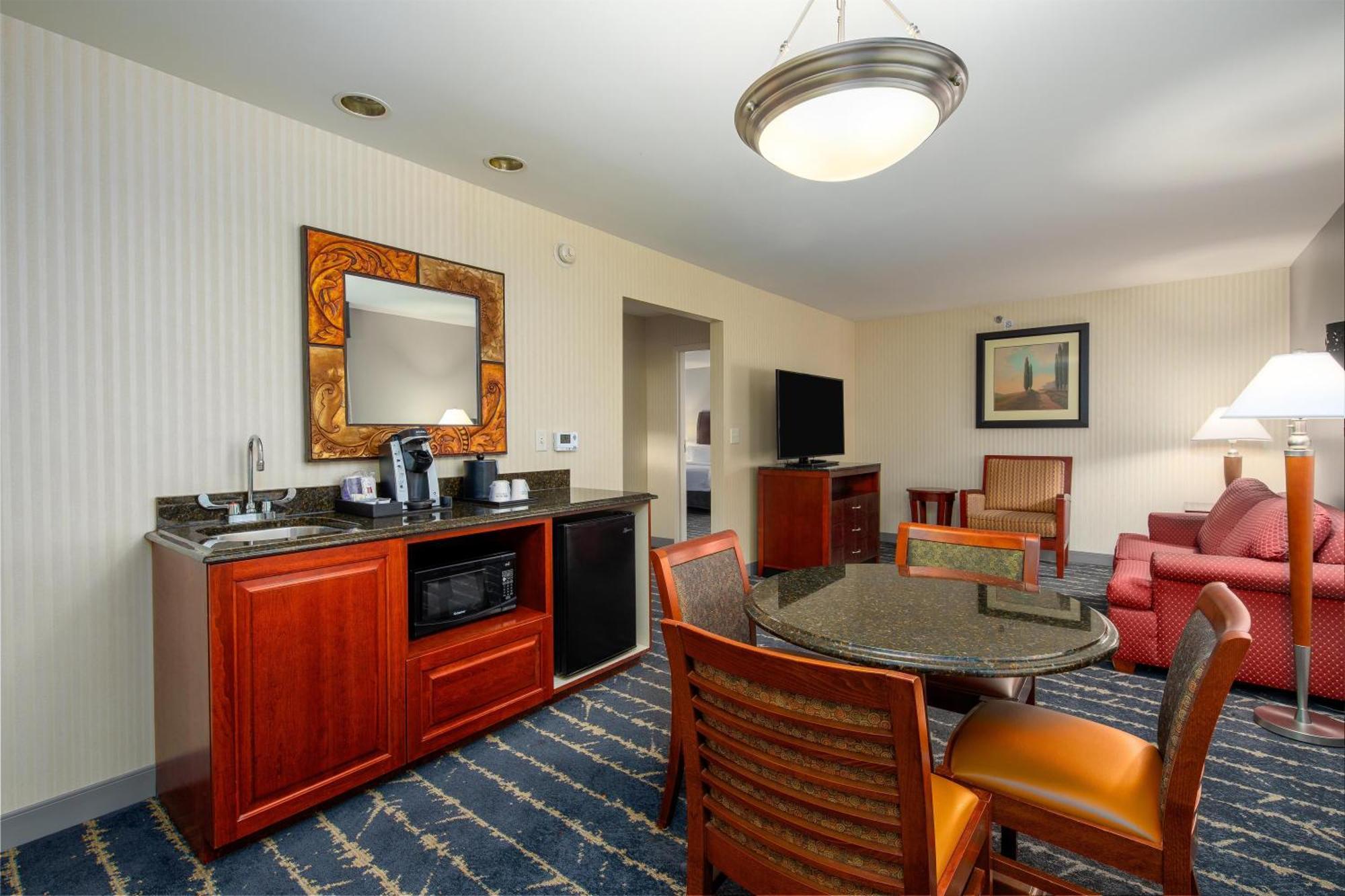 King Suite with Spa Bath - Non-Smoking