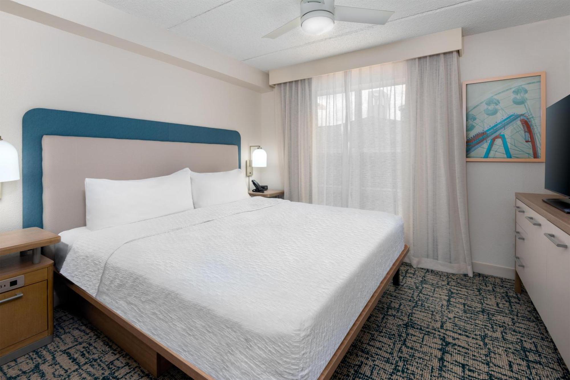 One-Bedroom King Suite Non-Smoking