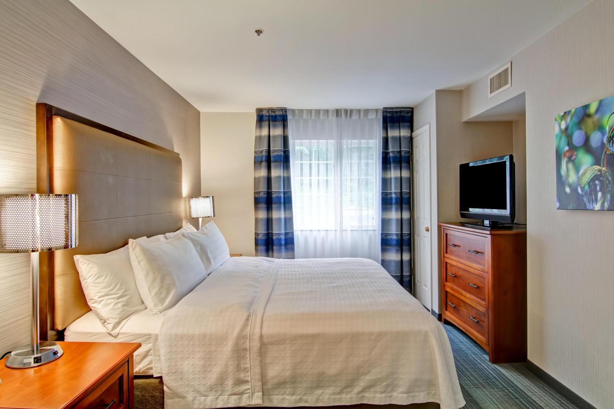 One-Bedroom King Suite Sofa Bed Non-Smoking