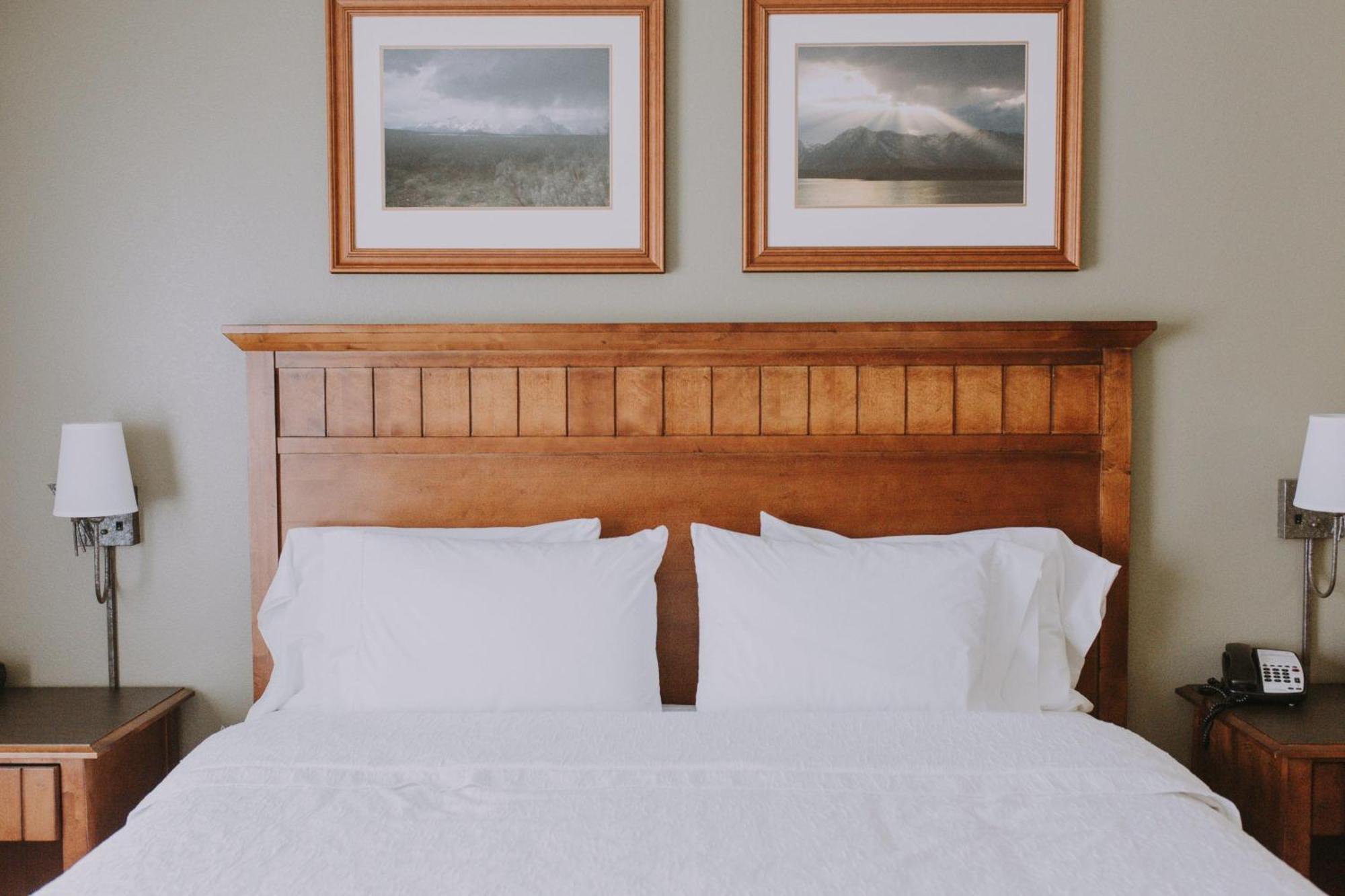 King Room with King Bed - Non-Smoking