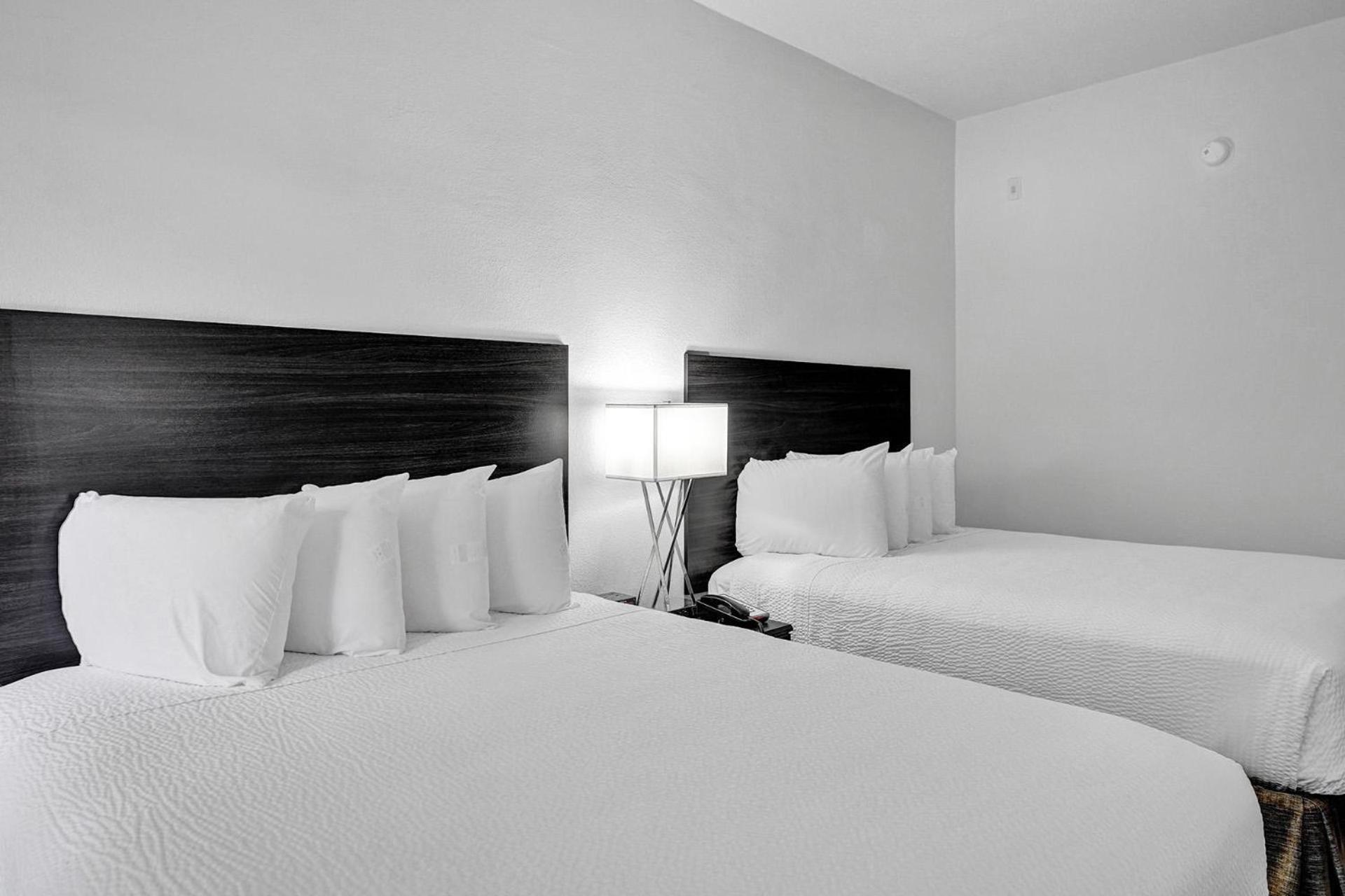 Pool View Room Two Queen Beds Non Smoking