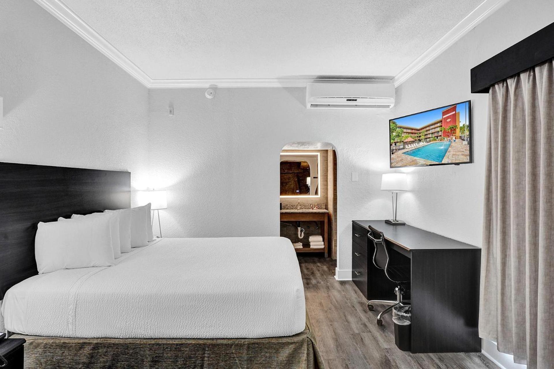 King Room ADA Roll Shower Disability Access or Non Smoking