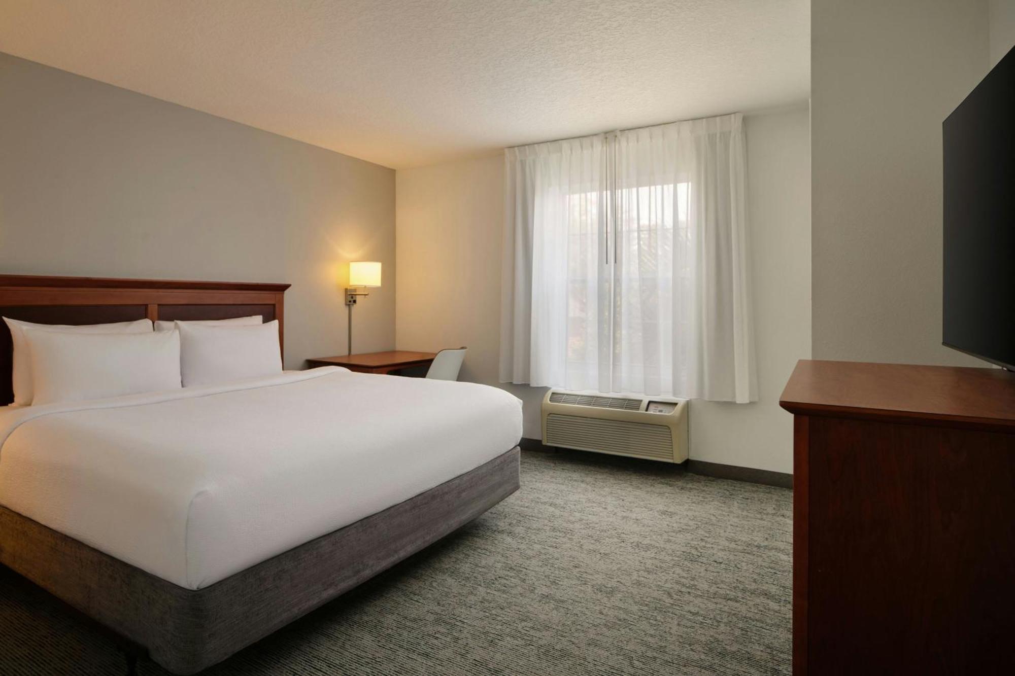 2 Bedroom 2 room Suite, 2 King, Sofa bed