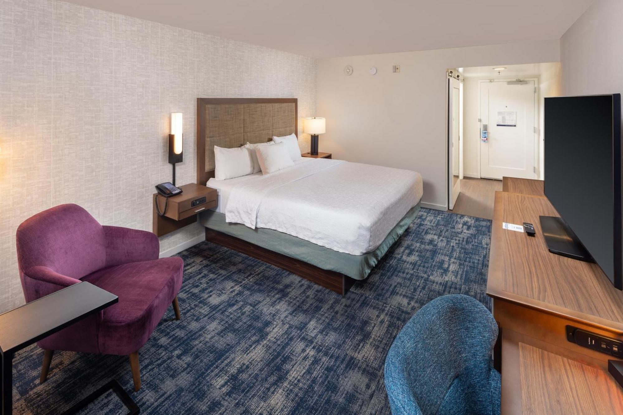 King Room with Shower - Hearing Accessible