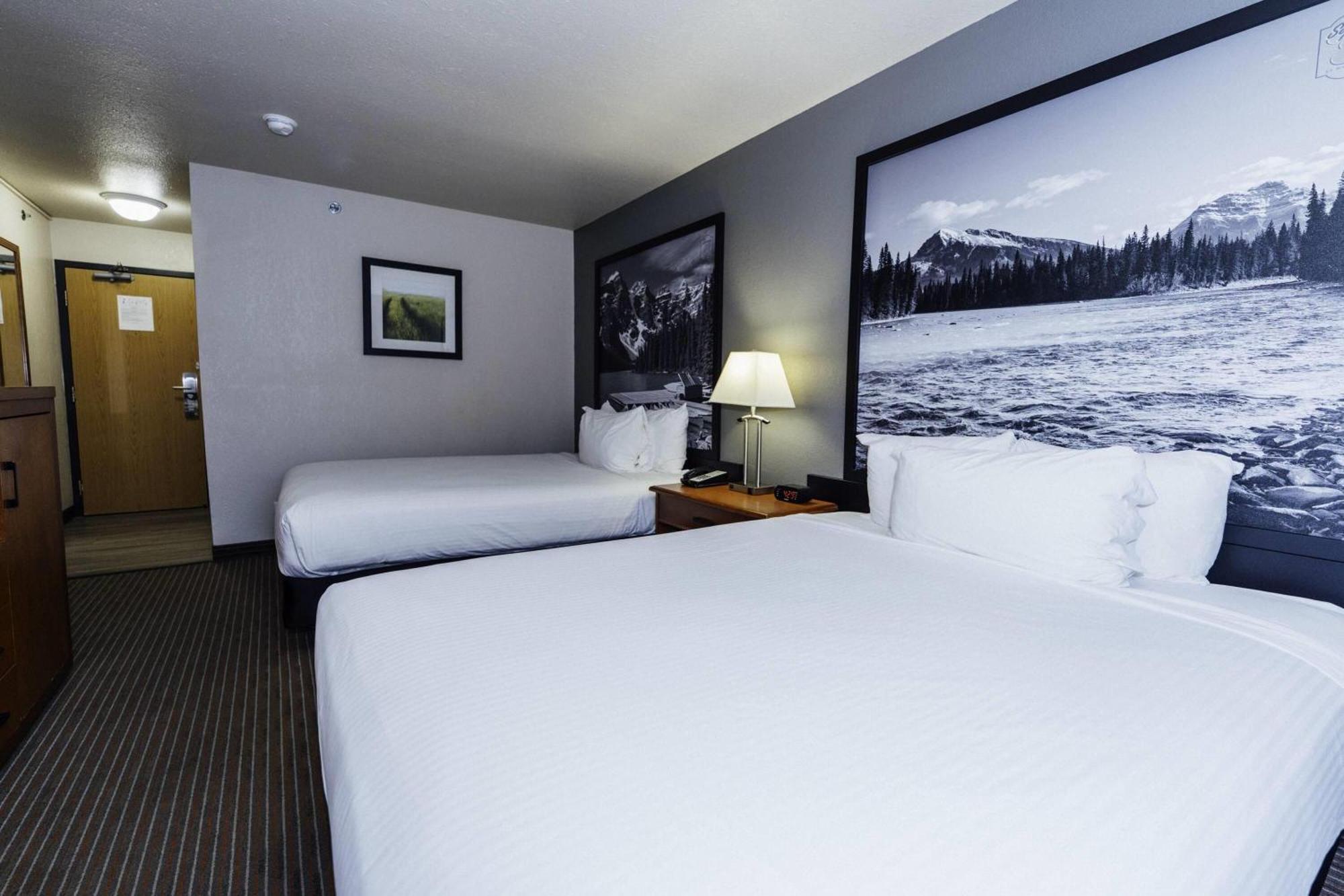 Standard Queen Room Two Queen Beds Non-Smoking