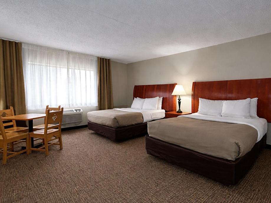 Queen Room Two Queen Beds Pet Friendly