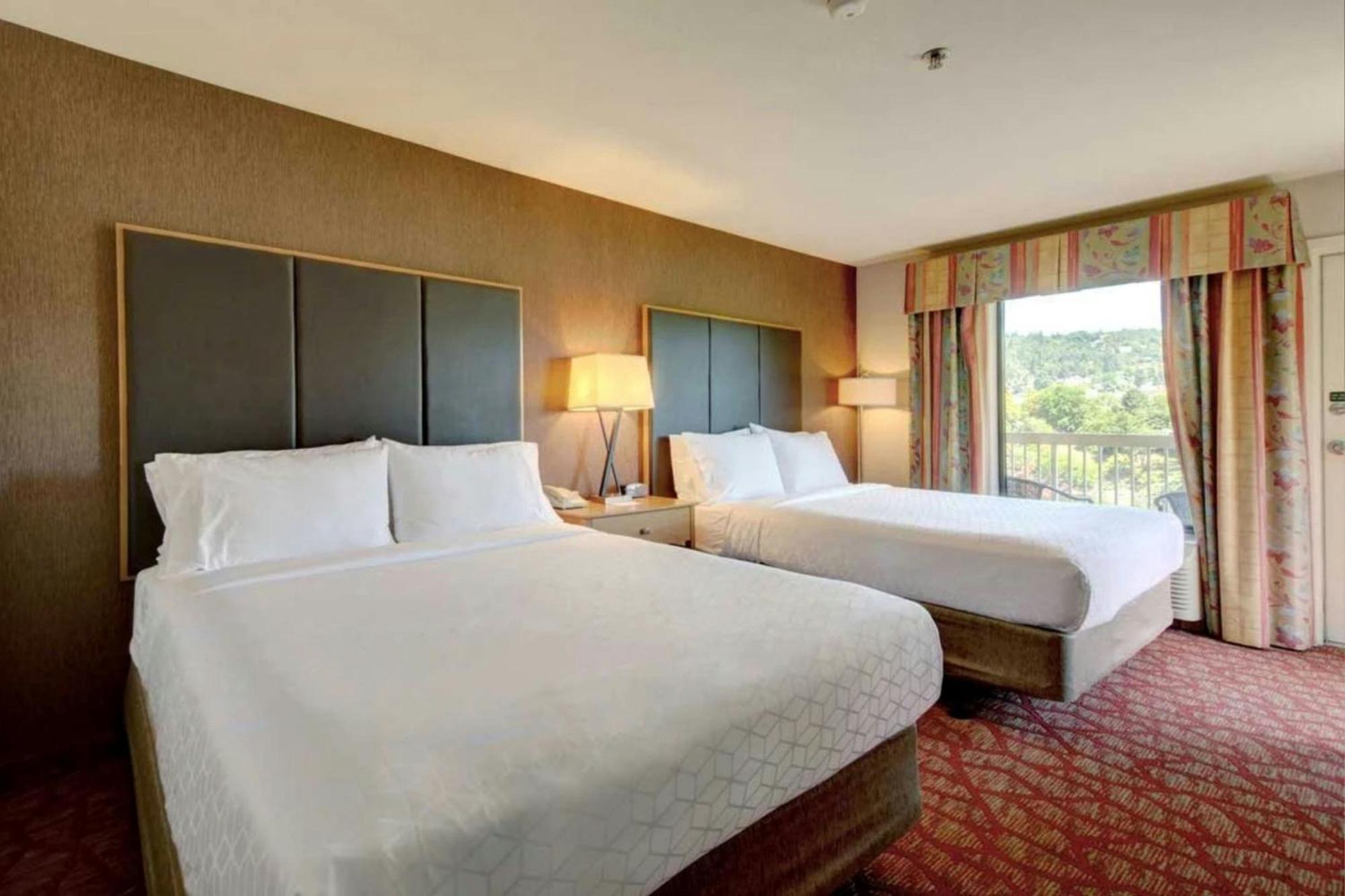 Queen Room Two Queen Beds Patio Garden View or Ground Floor