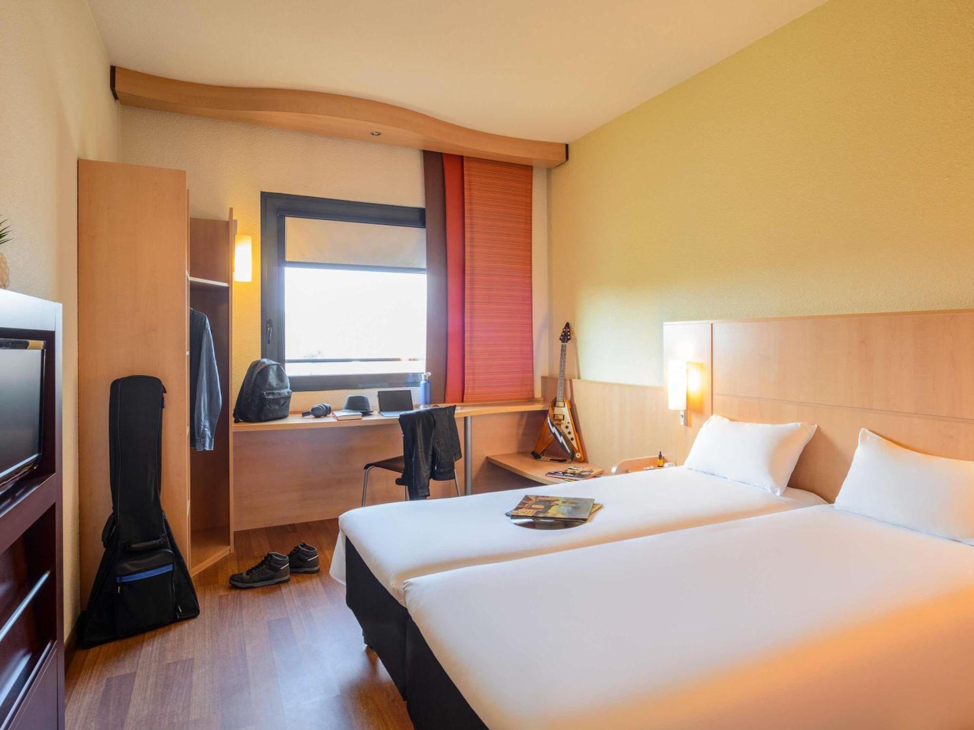 Standard Room 2 Single Beds