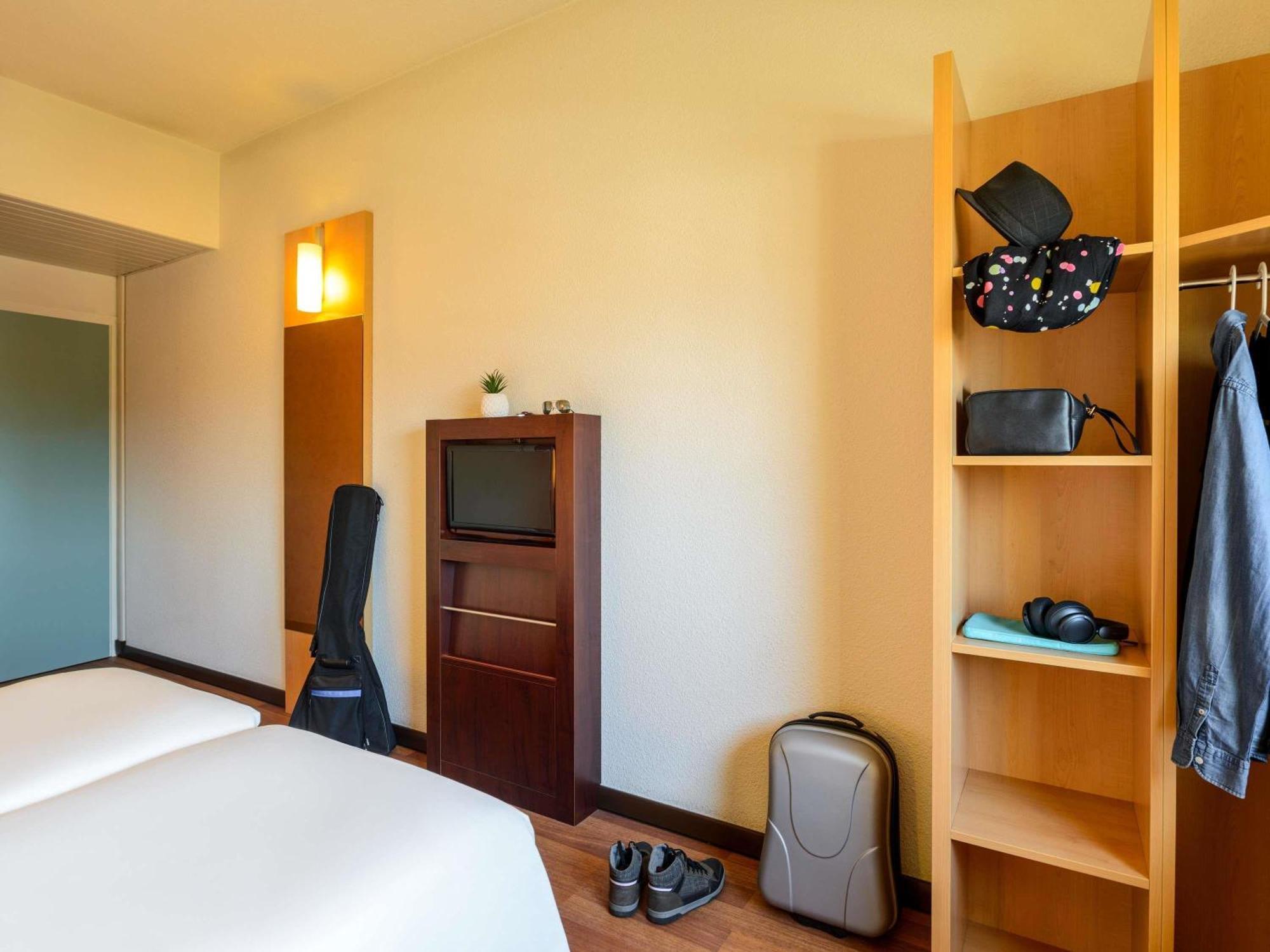 Standard Room 2 Single Beds