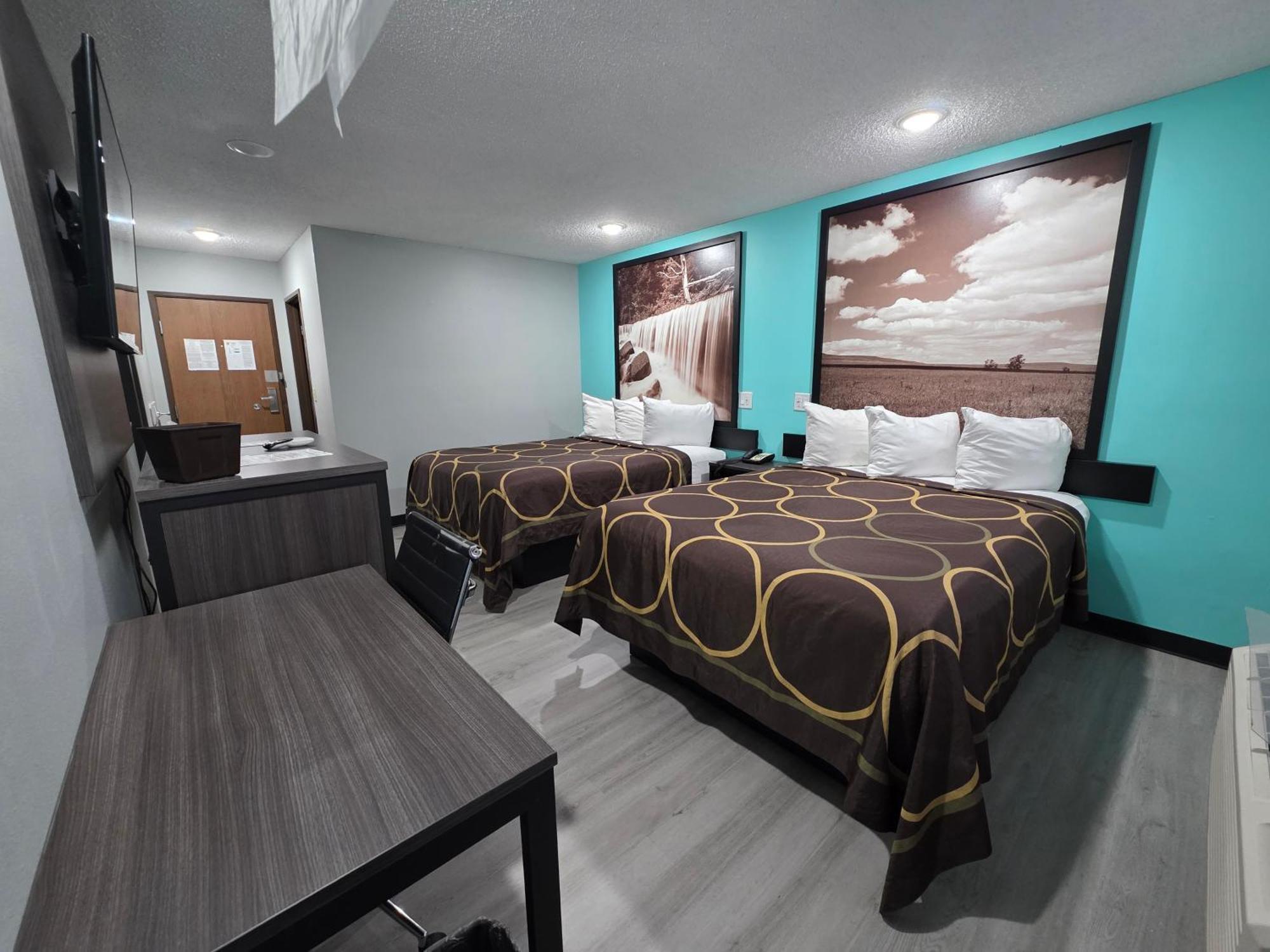 Queen Room Two Queen Beds Non-Smoking
