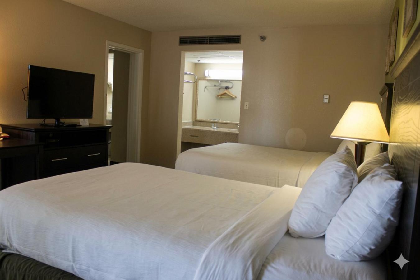 Queen Room Accessible or Nonsmoking