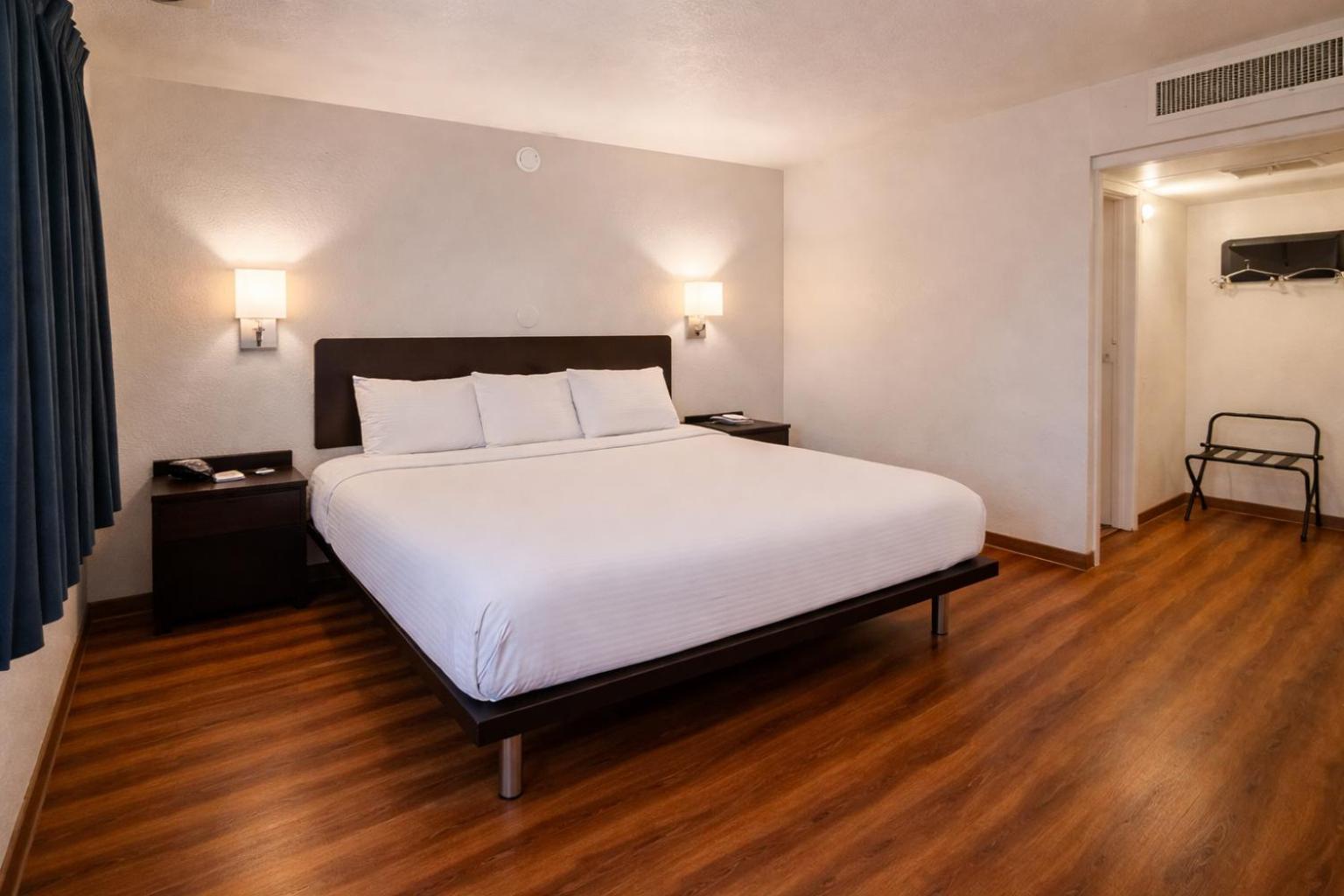 King Room - Non-Smoking