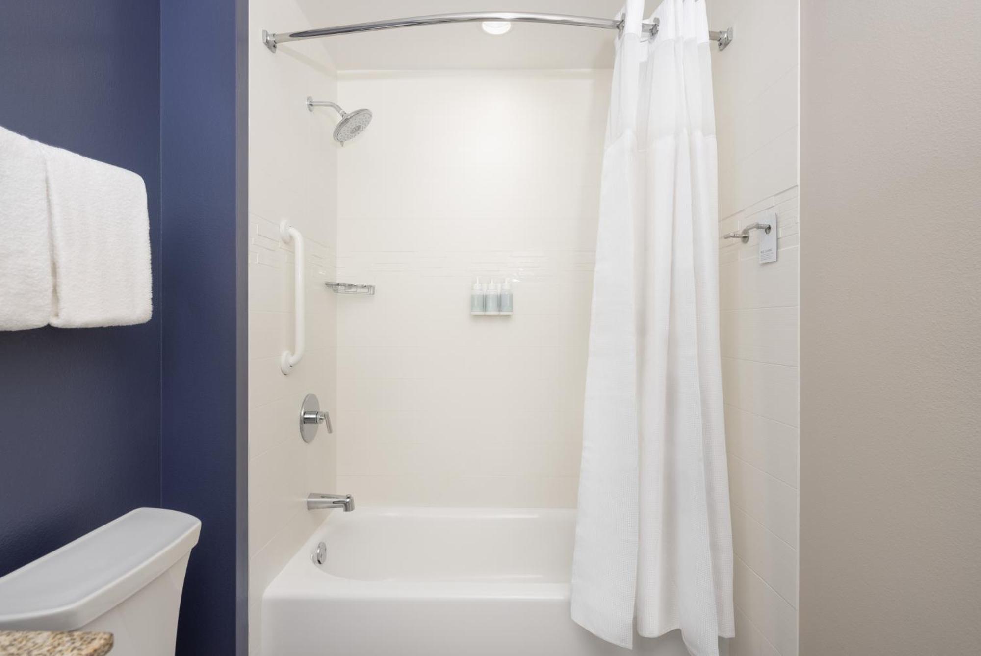 Two-Bedroom Suite One King Bed One Queen Bed,1758398180:JPEG