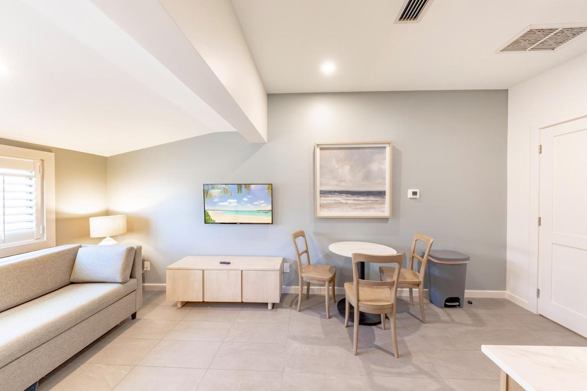 One-Bedroom King Suite