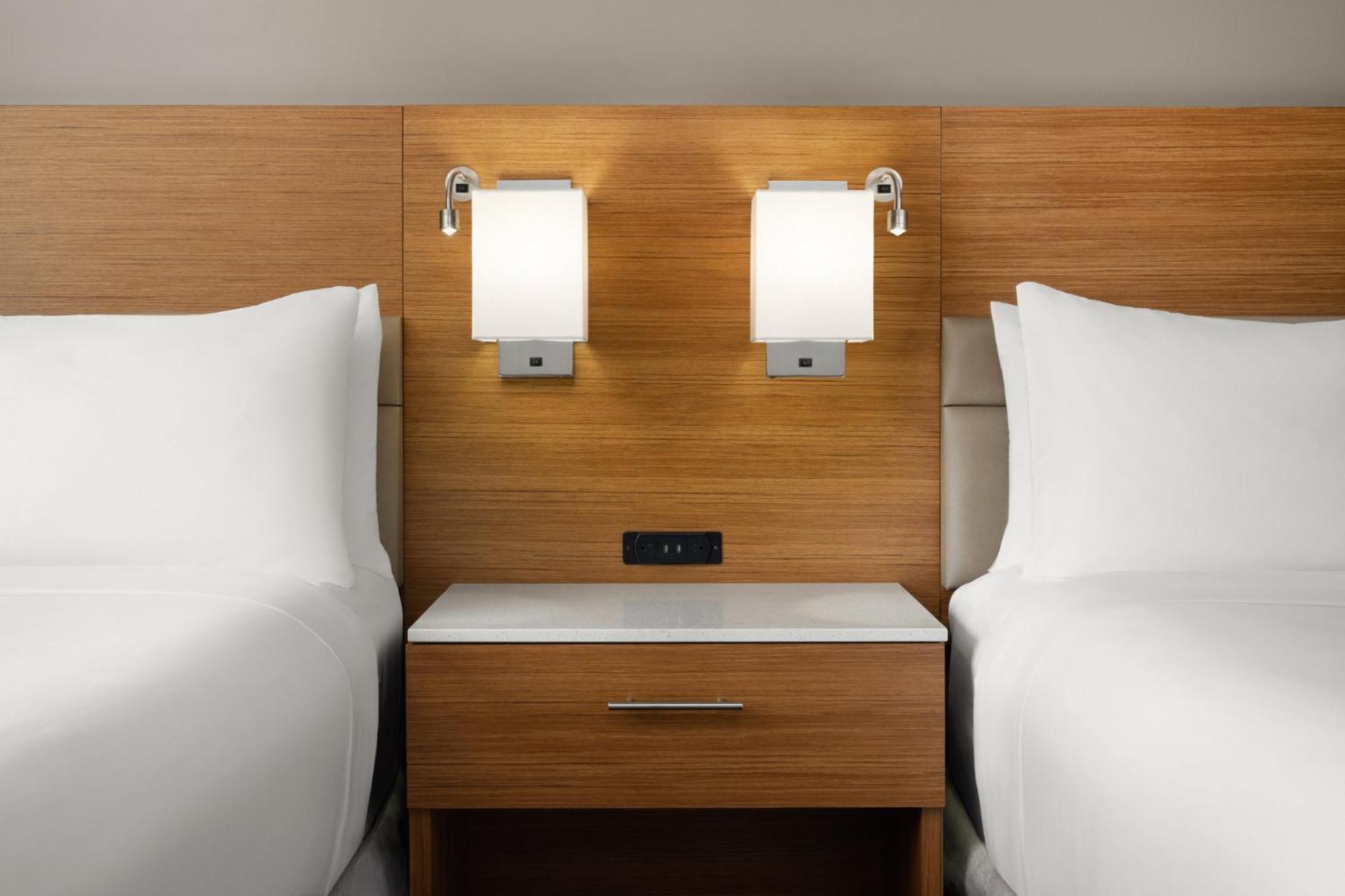 Standard Queen Room Two Queen Beds Roll Shower Mobility Access