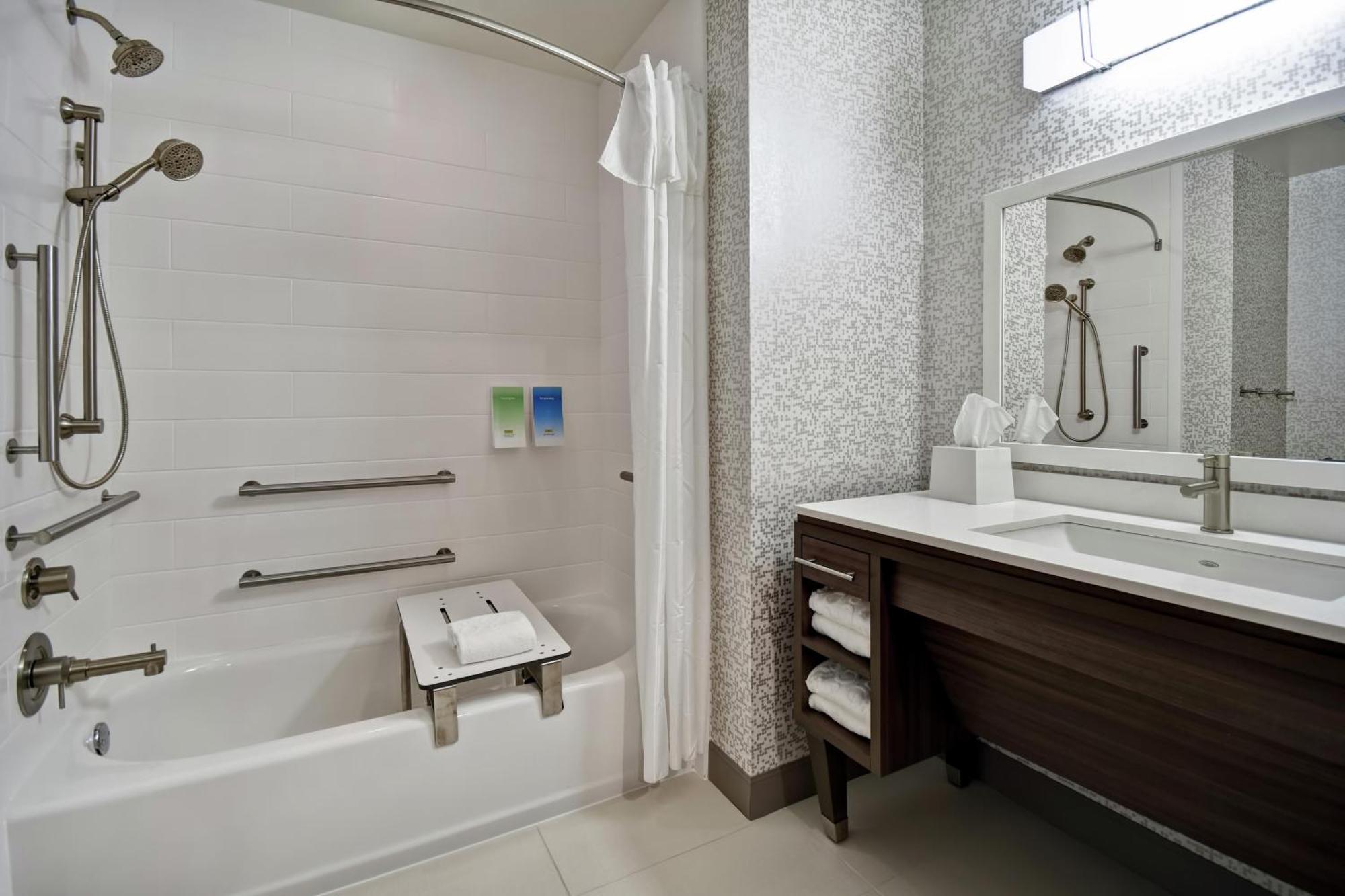 King Studio Suite - Mobility Access/Non-Smoking