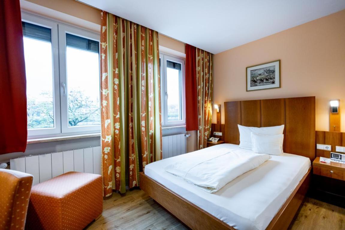Zimmer mit Queensize-Bett