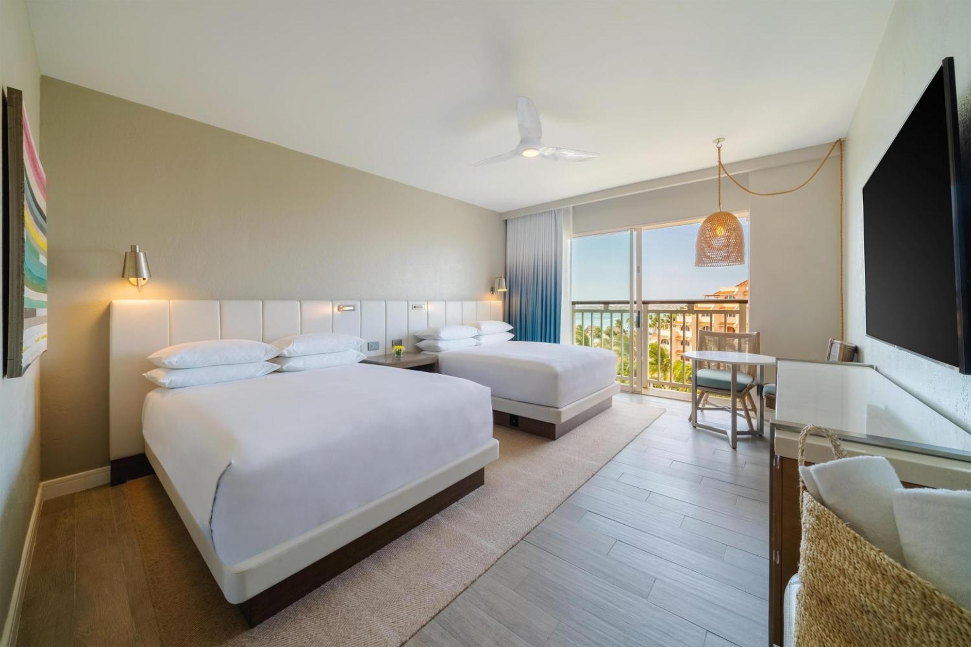 Quarto com 2 Camas Queen-size e Vista do Resort e do Mar