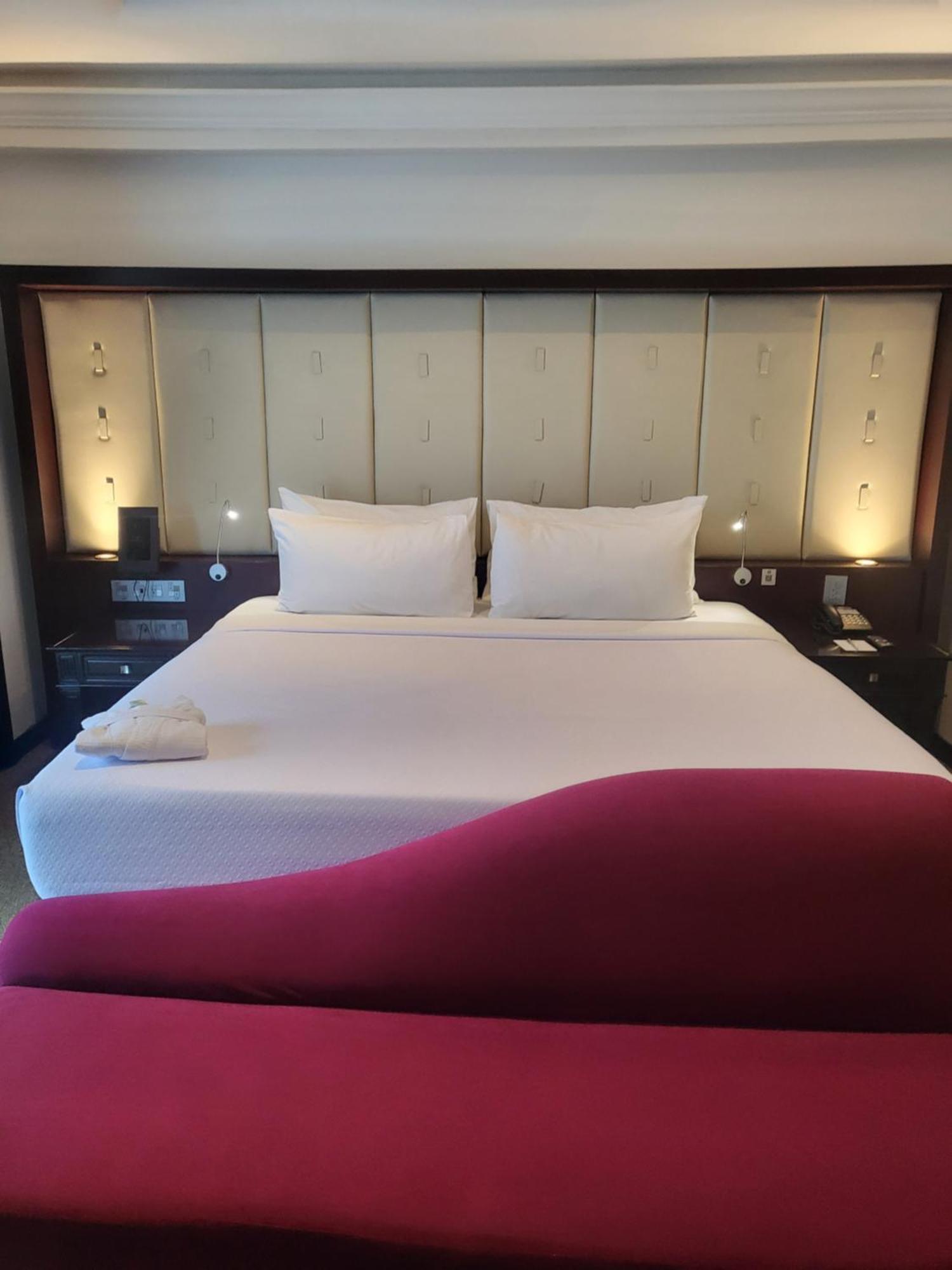 King Room Ladies First or Non-Smoking