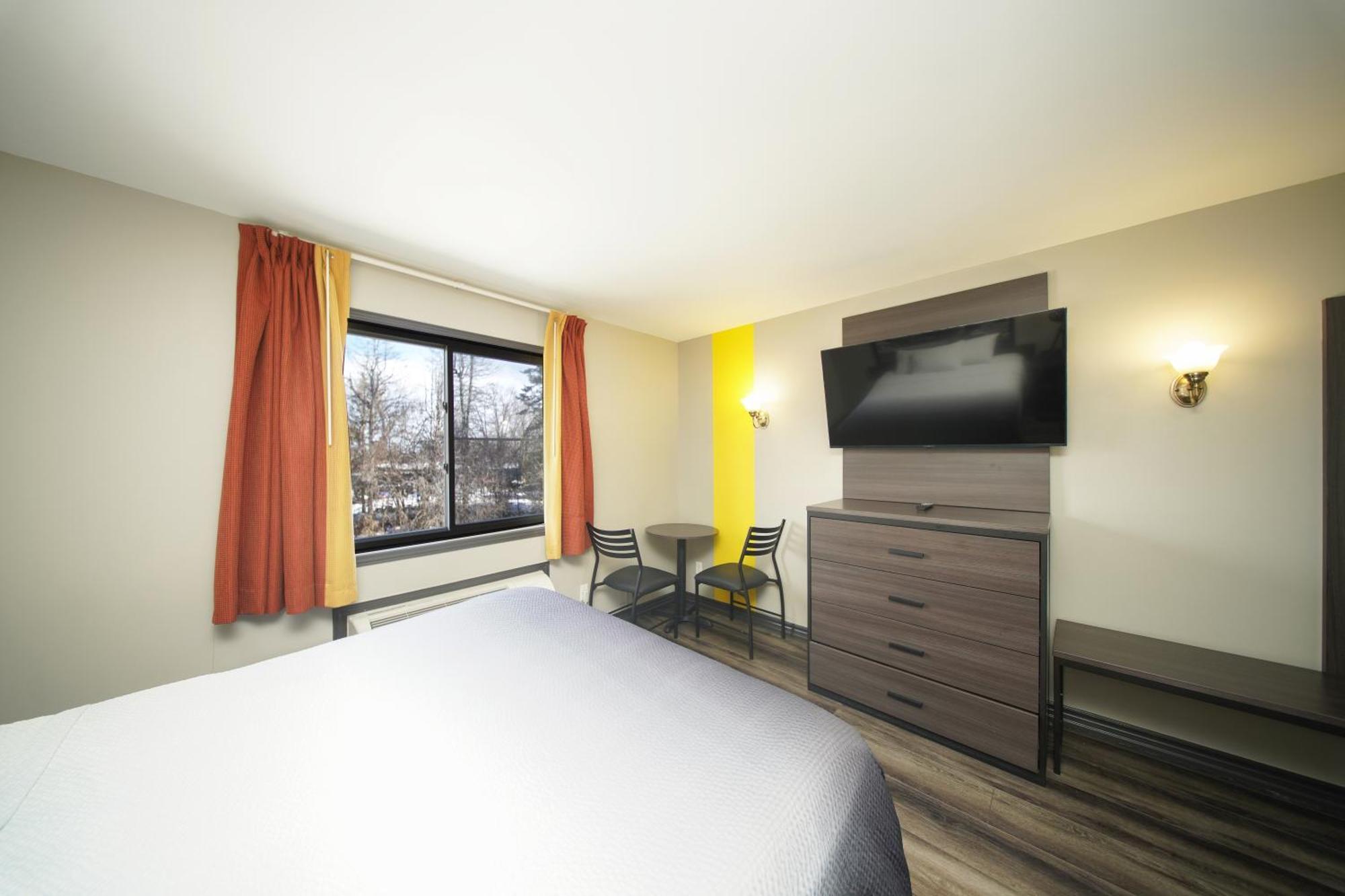 One-Bedroom Suite Two Queen Beds Non-Smoking