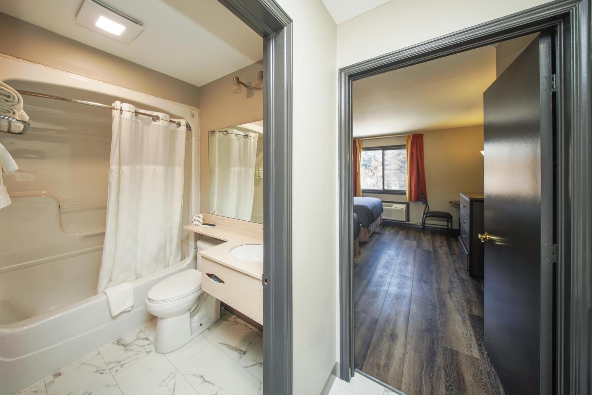 One-Bedroom Suite Two Queen Beds Non-Smoking