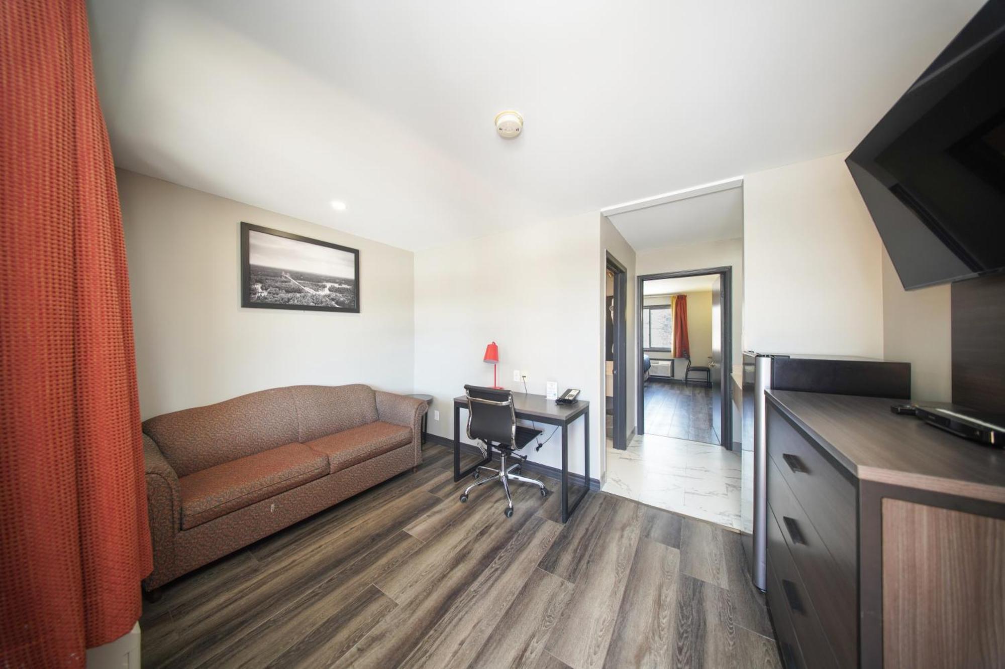 One-Bedroom Suite Two Queen Beds Non-Smoking