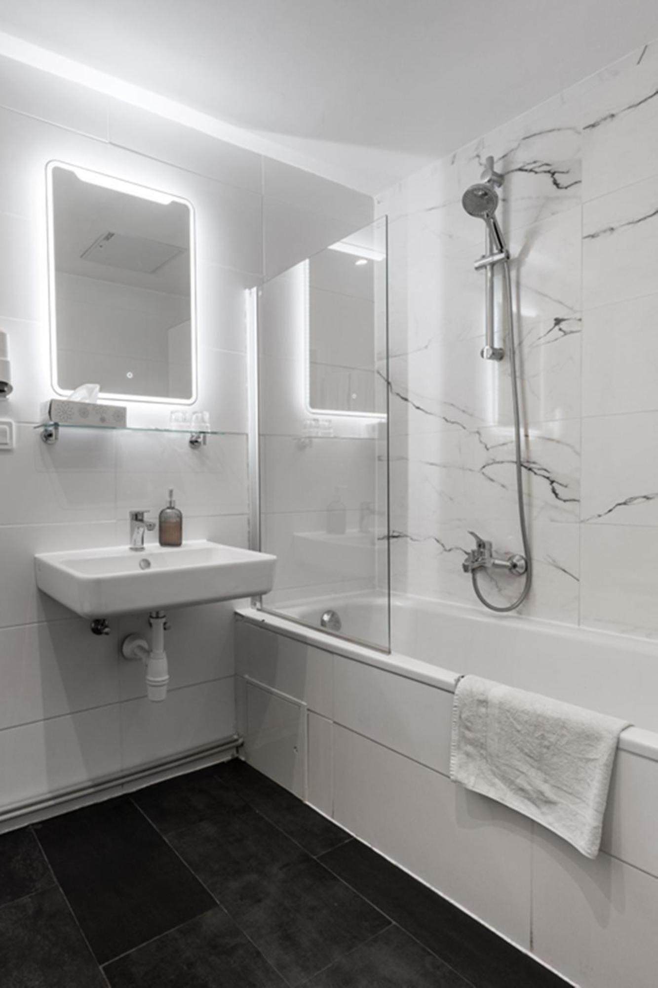 Basic Double Room
