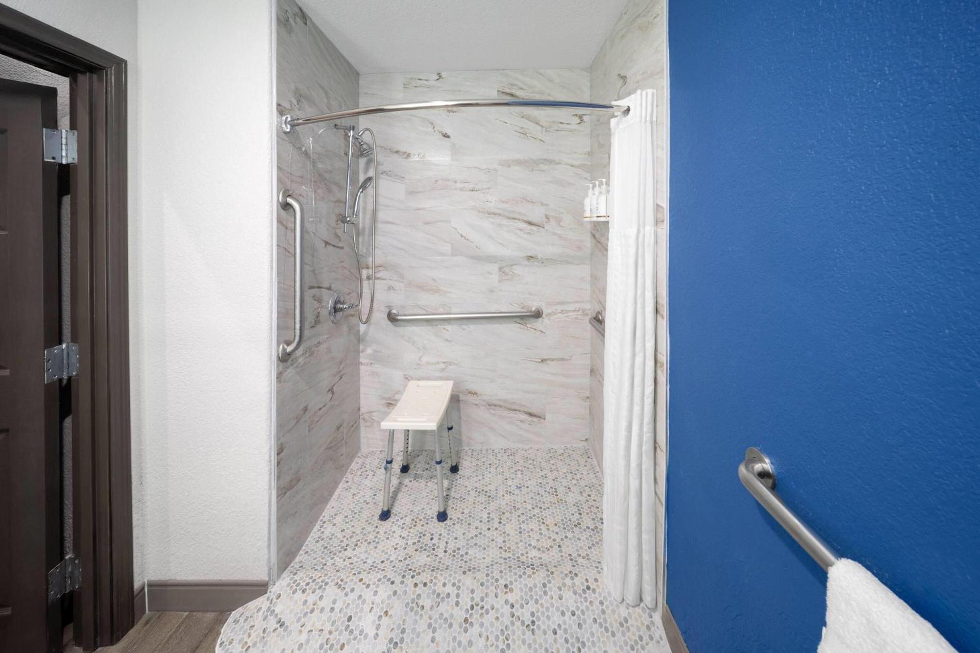 Queen Room with Two Queen Beds and Roll-In Shower - Mobility/Hearing Accessible - Non-Smoking