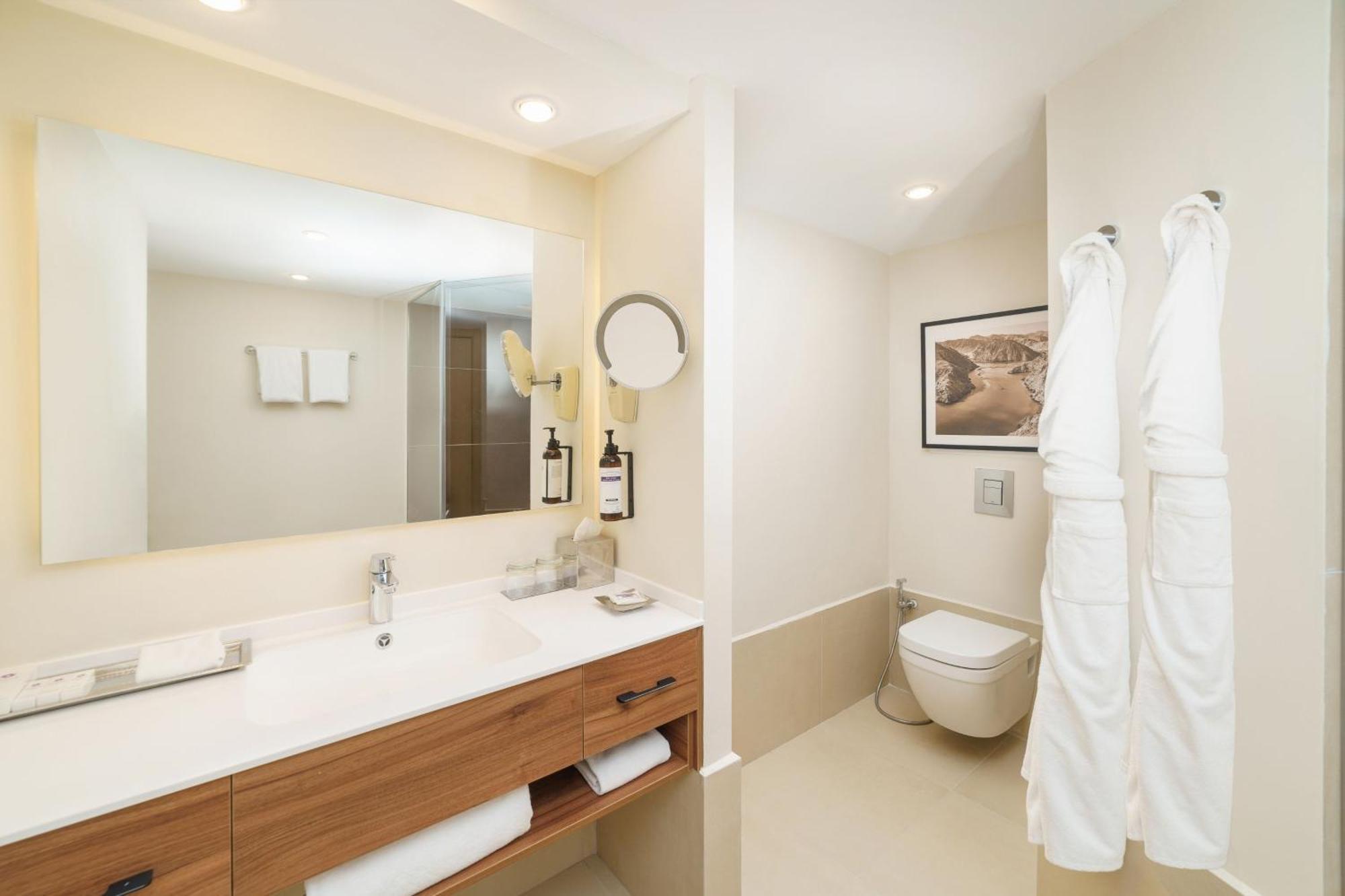 Deluxe Twin Room Club Access