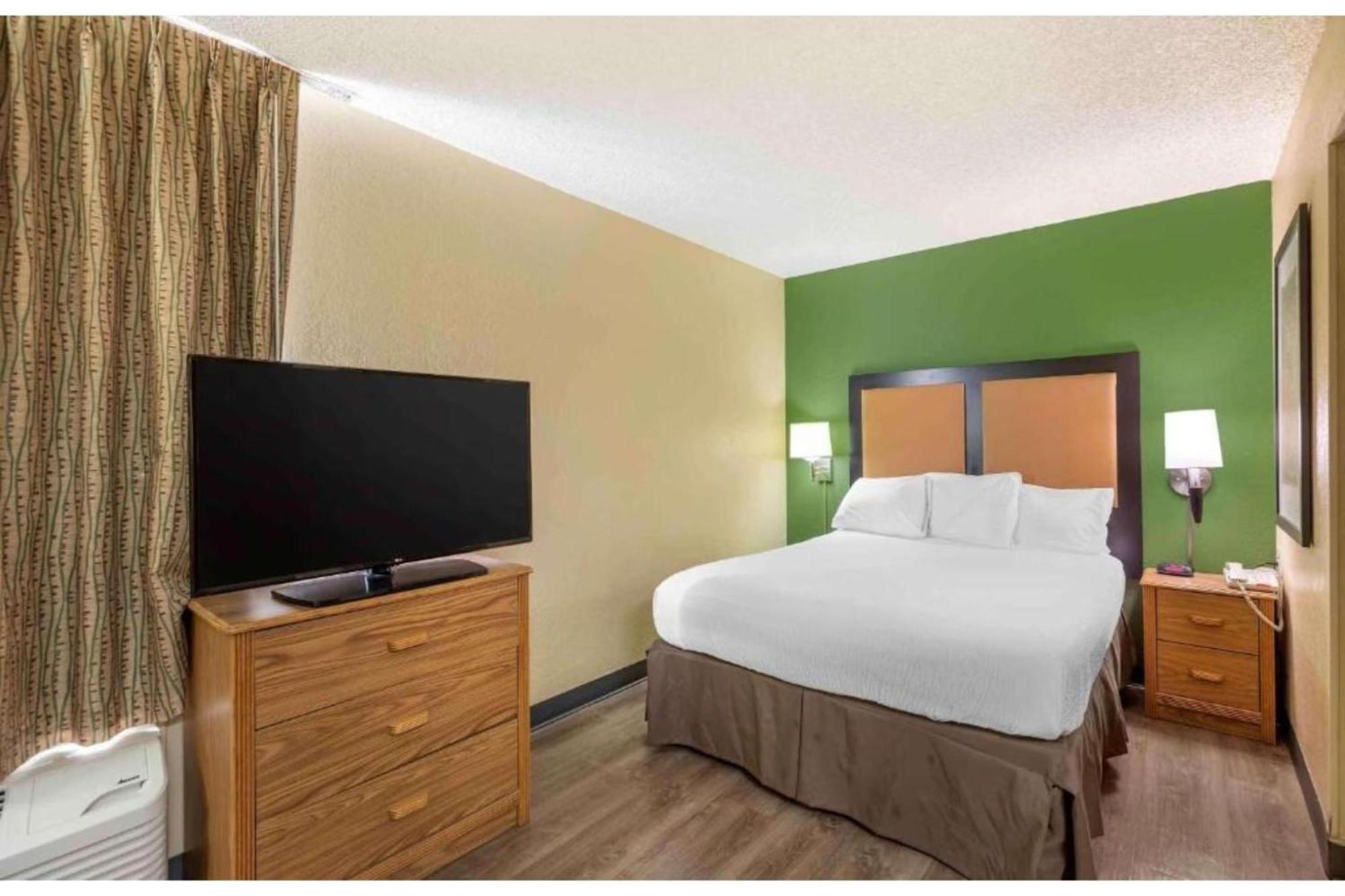 1 Queen Bed | Suite, Non-Smoking, Kitchen