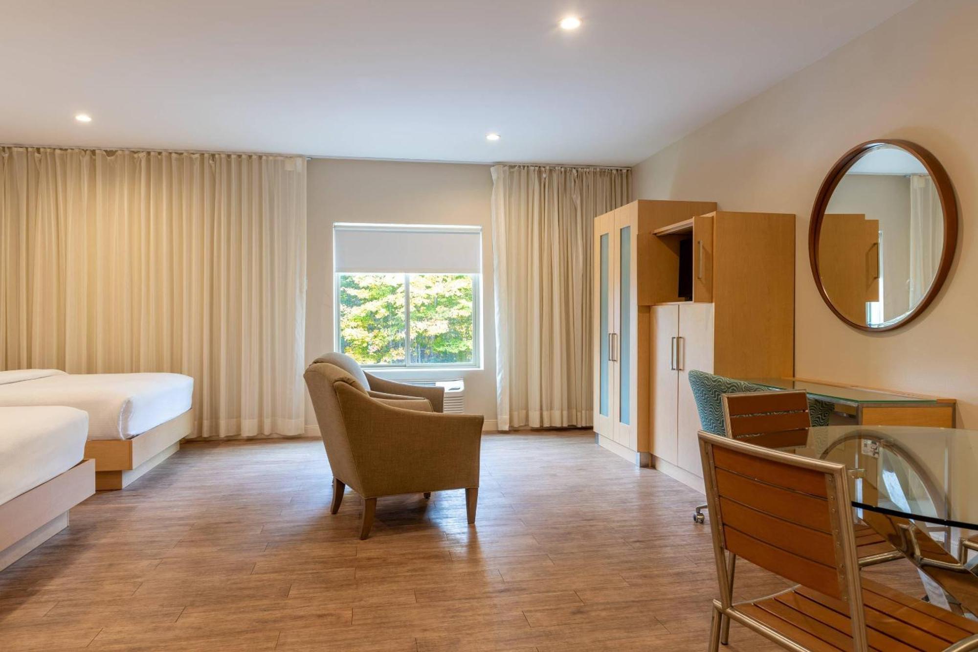 Queen Suite with Two Queen Beds - Non-Smoking