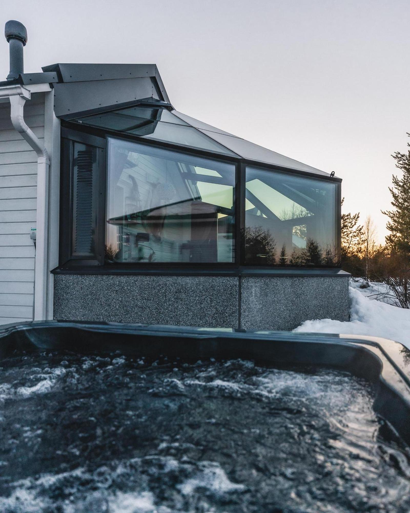 Premium Igloo Hot Tub