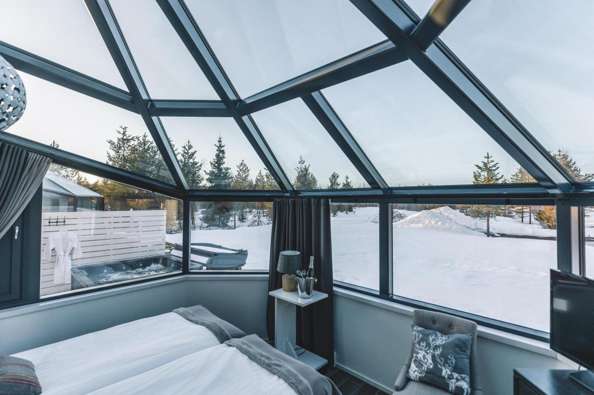 Premium Igloo Hot Tub