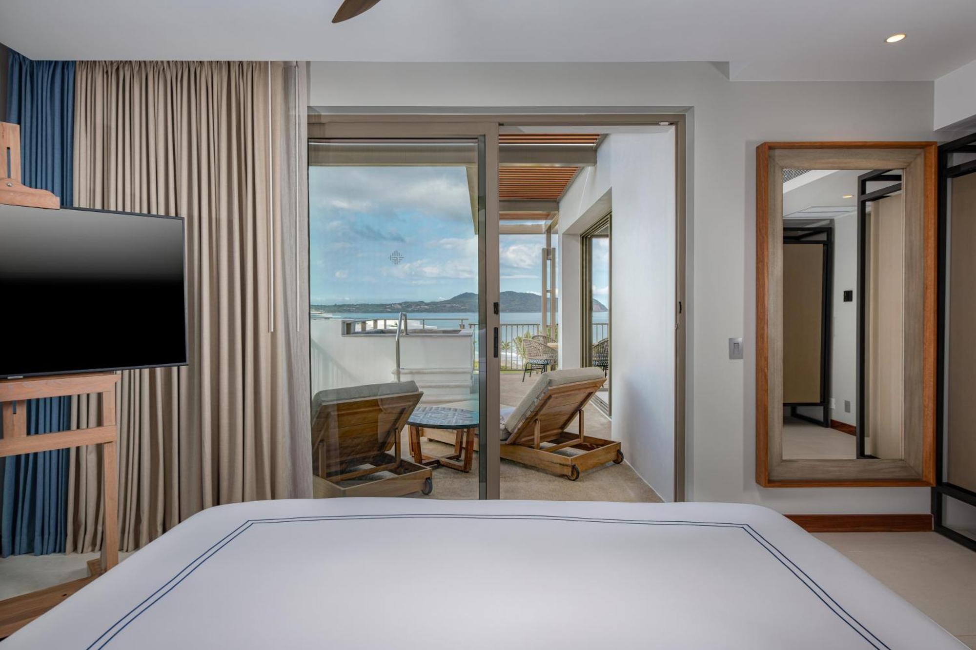 Suite Signature con piscina pequeña y vistas al océano