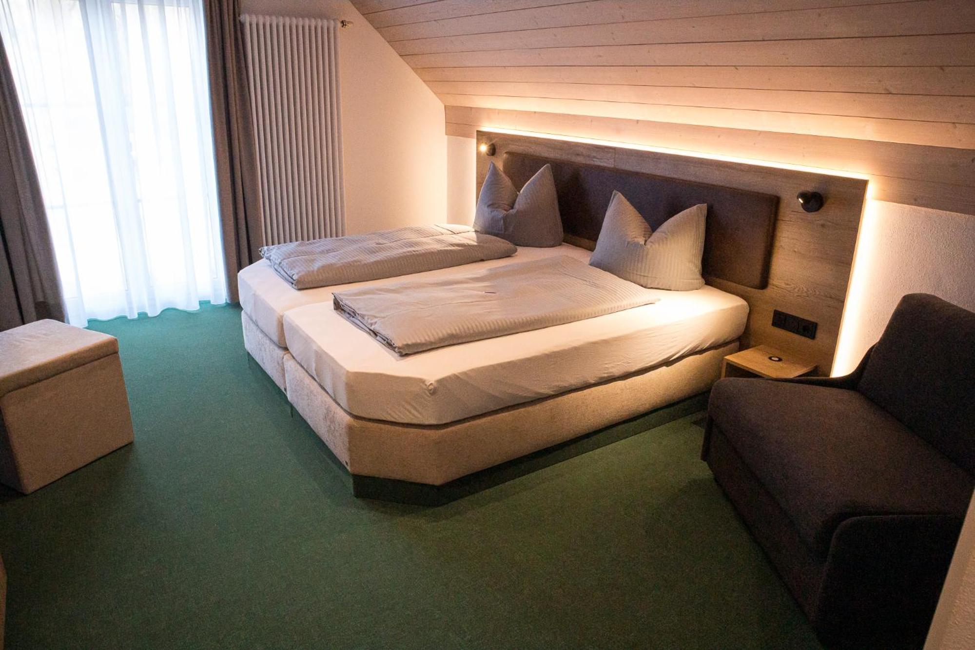 Deluxe Doppel-/Zweibettzimmer mit Gartenblick