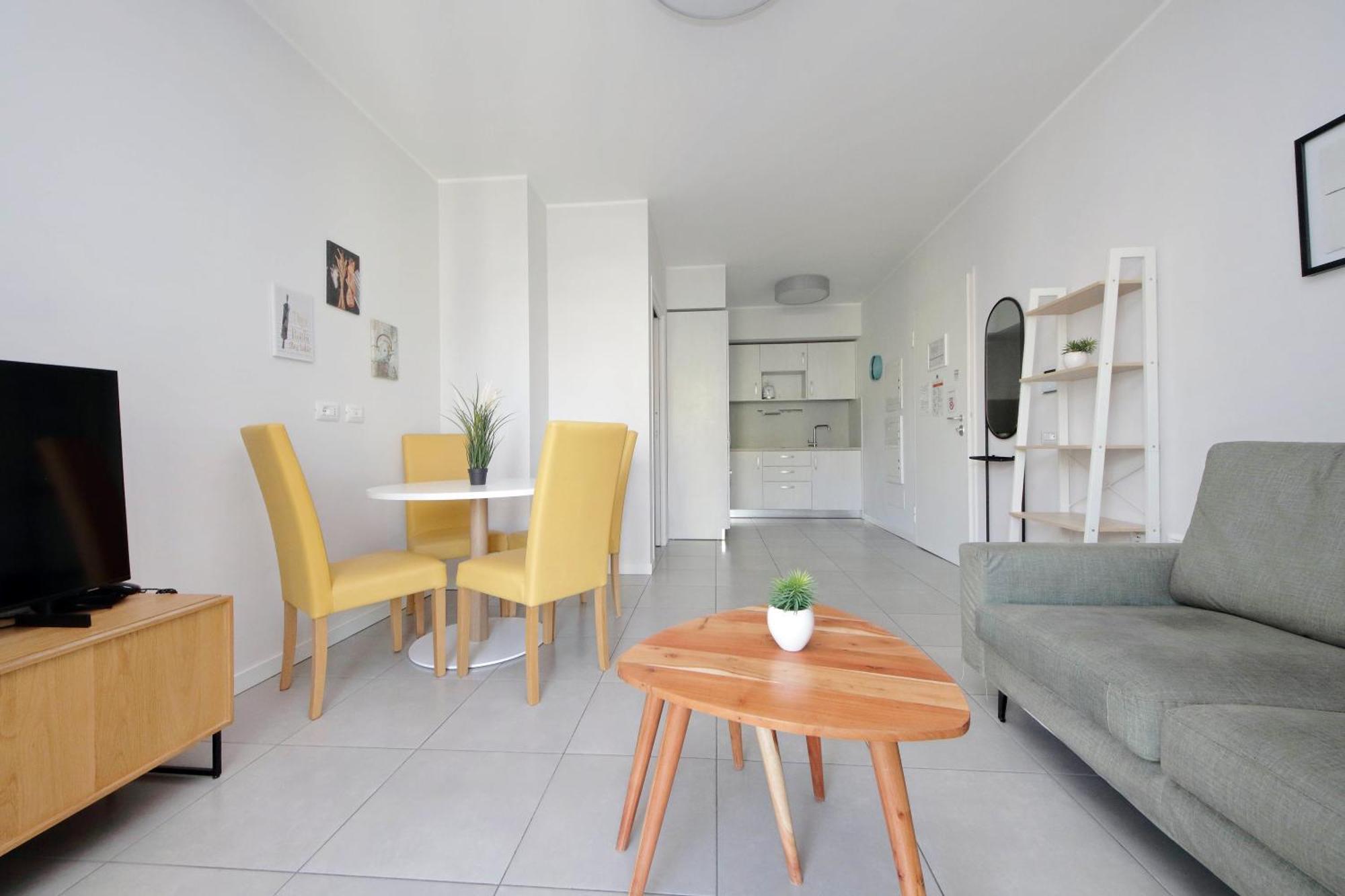 One-Bedroom Apartment