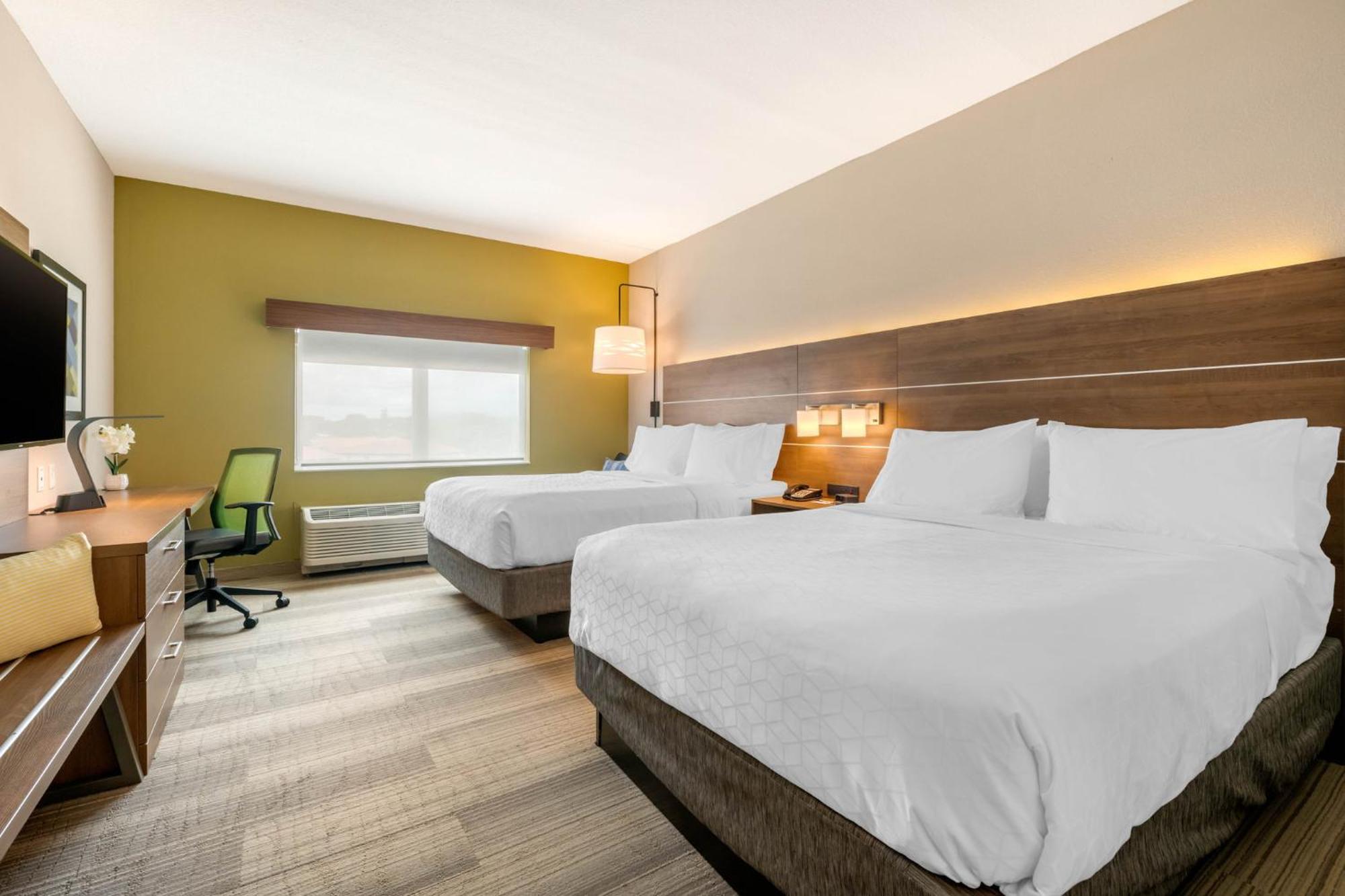 Standard Queen Room Two Queen Beds