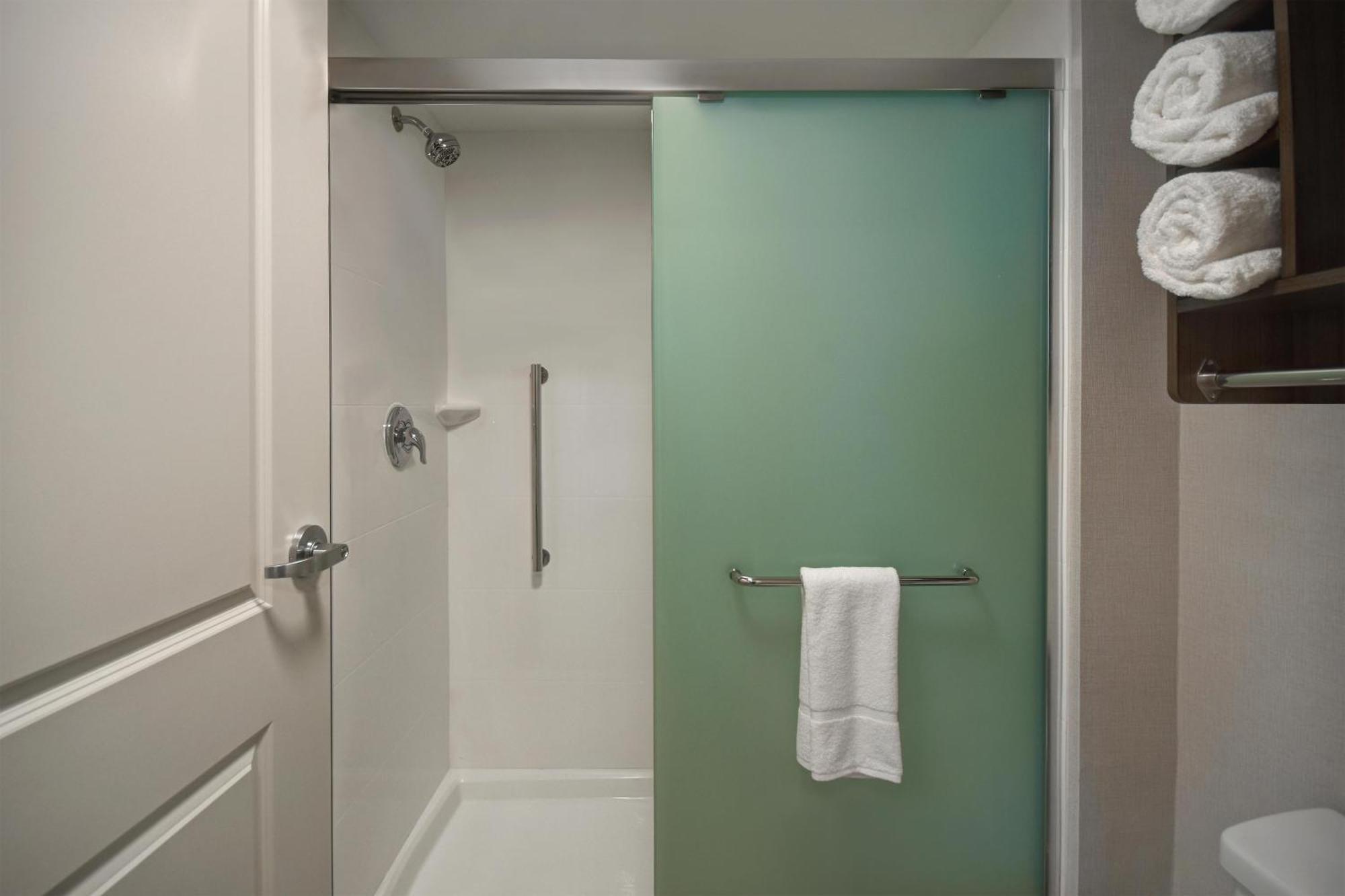 Suíte de 1 Quarto com Cama King-size e Vista da Piscina - Não Fumantes