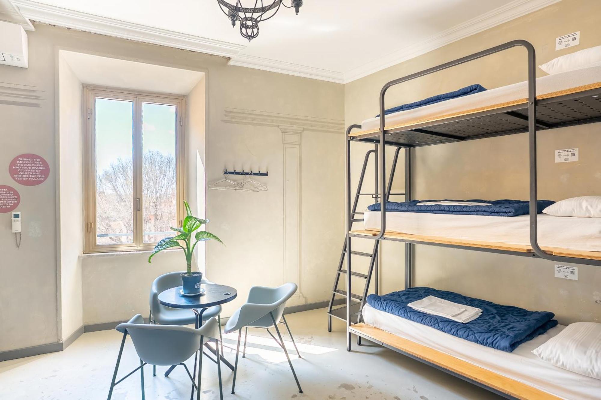 Single Bed 5-Bed Mixed Dormitory Room