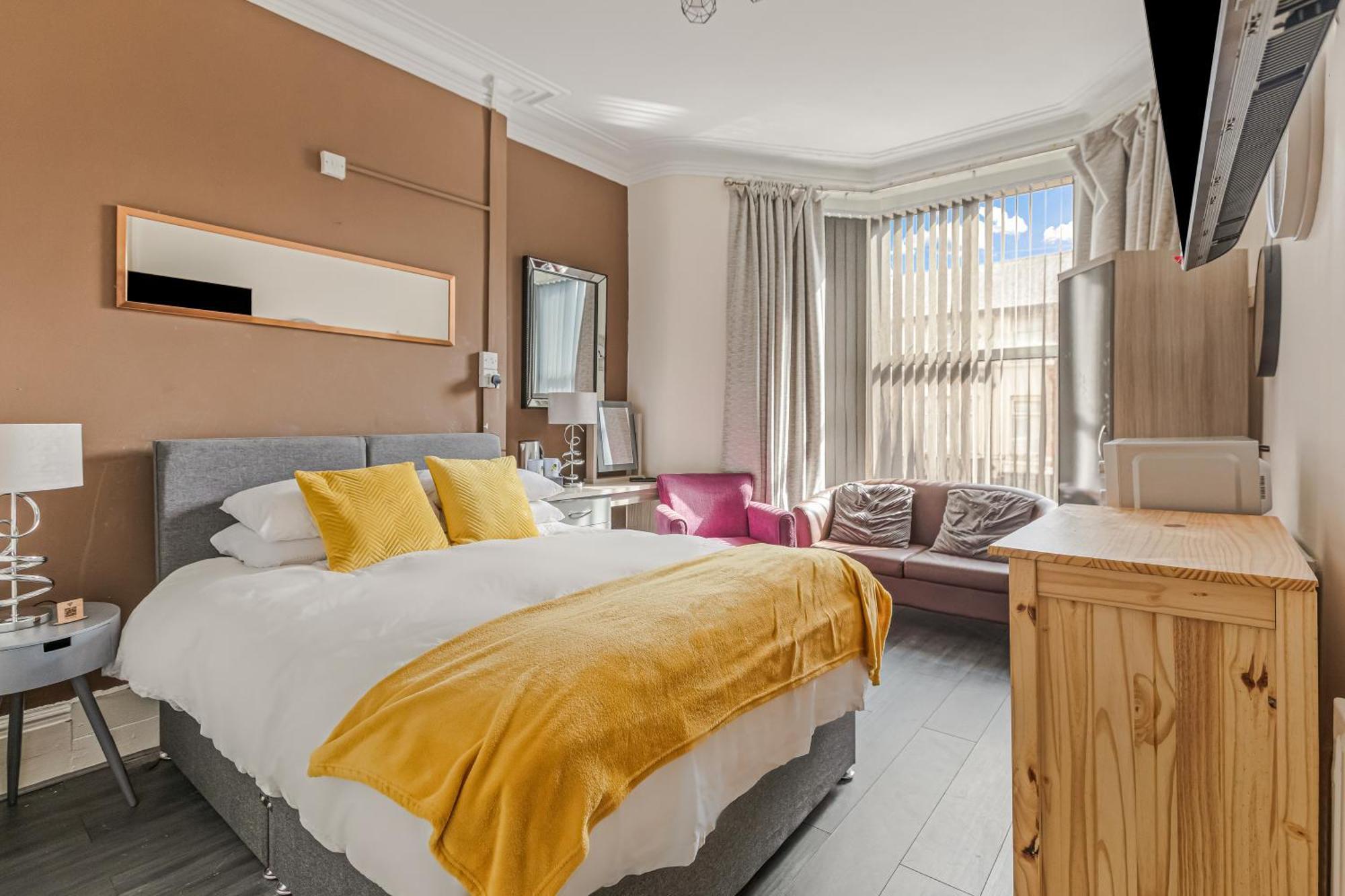 Deluxe Double Room with Shower