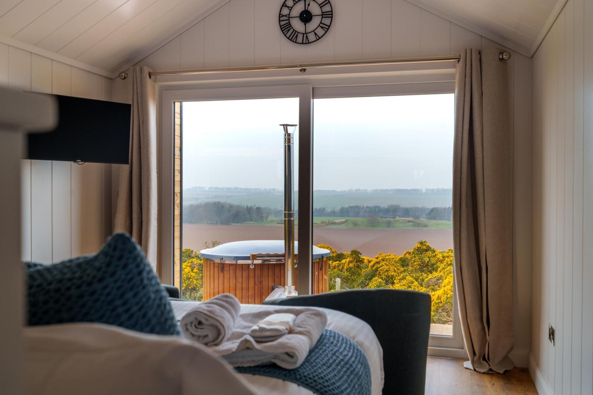 One Bedroom Lodge (Hot Tub) (Pets Allowed)