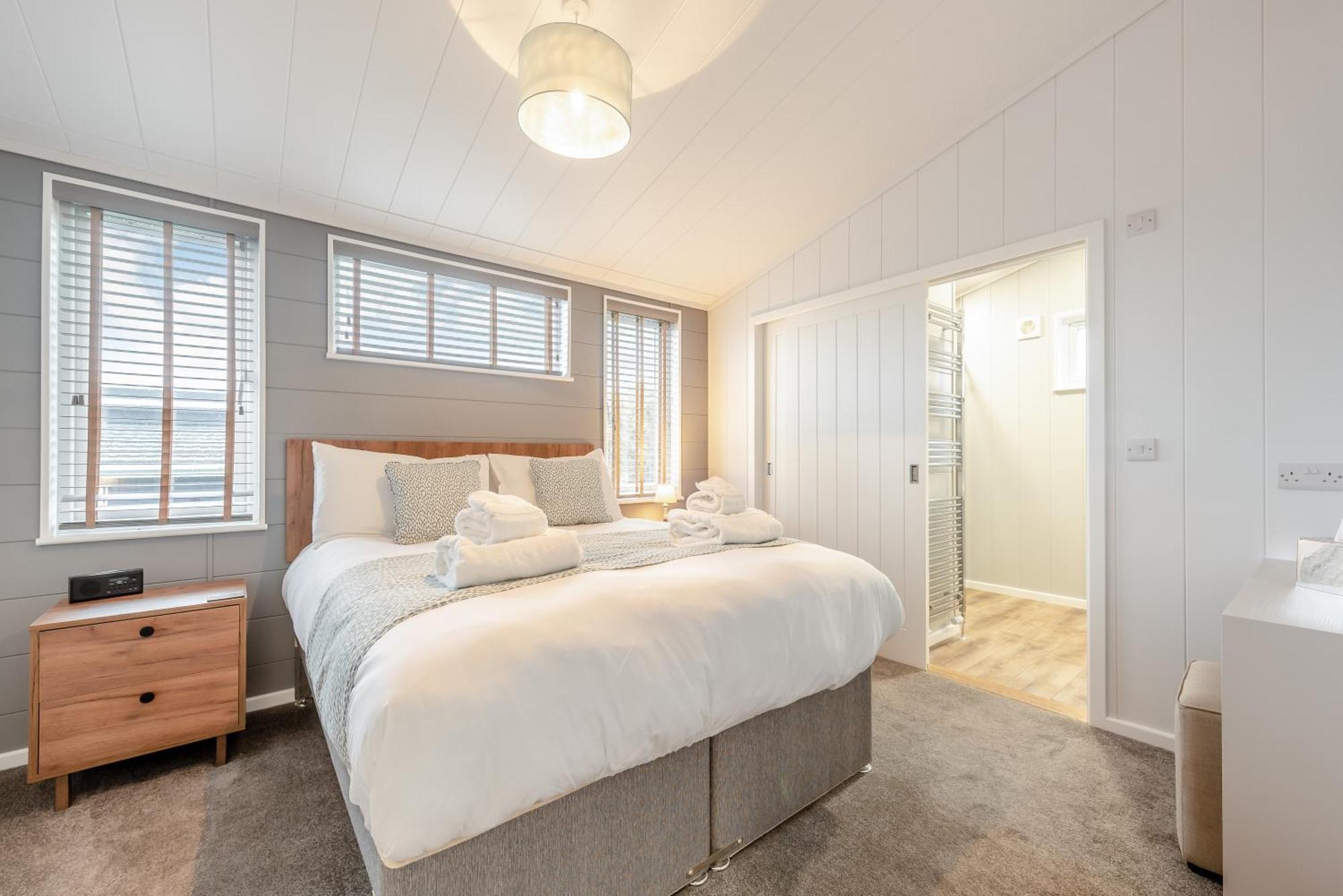 Three Bedroom Lodge Hot Tub Pets Allowed