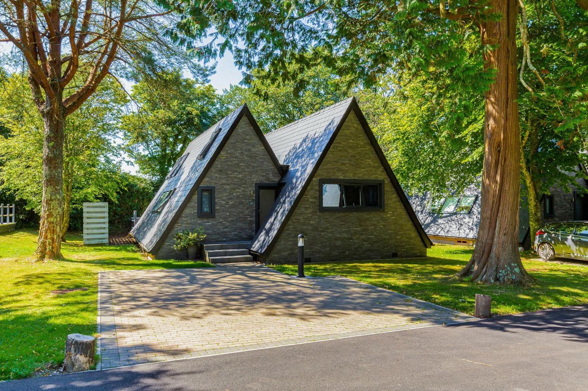 Three Bedroom Lodge (Hot Tub) (No Pets Allowed)