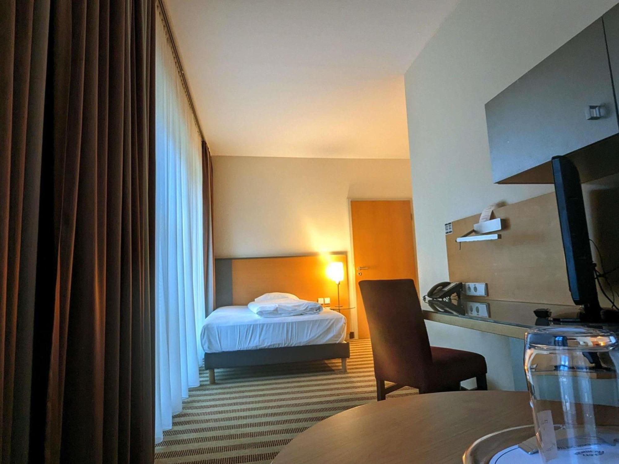 Standard Single Room barrier