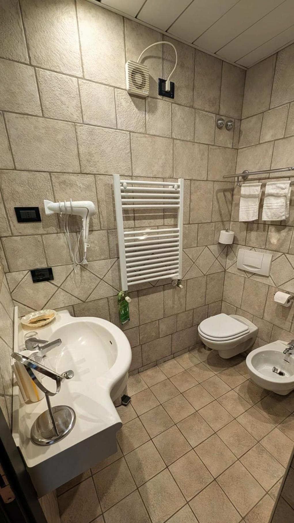 Double or Twin Room,1765155436:JPEG